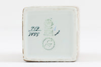 ロイヤルコペンハーゲン社製、NilsThorssonに絵付けされたBACAのフラワーベースです。小ぶりなので玄関先など小さなスペースにもおすすめです。一輪挿しとしてもちょうどよい大きさです。