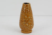 フィンランド人で彫刻家の父と、デンマーク人で陶芸家の母の元に育つGunnarNylundはデンマークで建築を学んだ後、Bing&Grondahl窯、スウェーデンRorstrand窯に就業し、多くの作品を生み出しています。彼の作品は独特な流線型と釉薬が特徴で世界中で重宝されています。