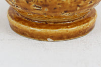 フィンランド人で彫刻家の父と、デンマーク人で陶芸家の母の元に育つGunnarNylundはデンマークで建築を学んだ後、Bing&Grondahl窯、スウェーデンRorstrand窯に就業し、多くの作品を生み出しています。彼の作品は独特な流線型と釉薬が特徴で世界中で重宝されています。