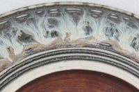 フィンランド人で彫刻家の父と、デンマーク人で陶芸家の母の元に育つGunnarNylundはデンマークで建築を学んだ後、Bing&Grondahl窯、スウェーデンRorstrand窯に就業し、多くの作品を生み出しています。彼の作品は独特な流線型と釉薬が特徴で世界中で重宝されています。