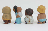 LisaLarsonのALLVARLDENSBARN世界の子供シリーズの第1弾の4体セットです。1974年にユニセフ基金のために製造されたこのシリーズは売上の一部がユニセフに寄付されていました。こちらのモデルは現在復刻されていますが、ビンテージ品は彼女がGUSTAVSBERGに在籍していたときの製品になります。