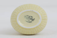 フィンランド人で彫刻家の父と、デンマーク人で陶芸家の母の元に育つGunnarNylundはデンマークで建築を学んだ後、Bing&Grondahl窯、スウェーデンRorstrand窯に就業し、多くの作品を生み出しています。彼の作品は独特な流線型と釉薬が特徴で世界中で重宝されています。