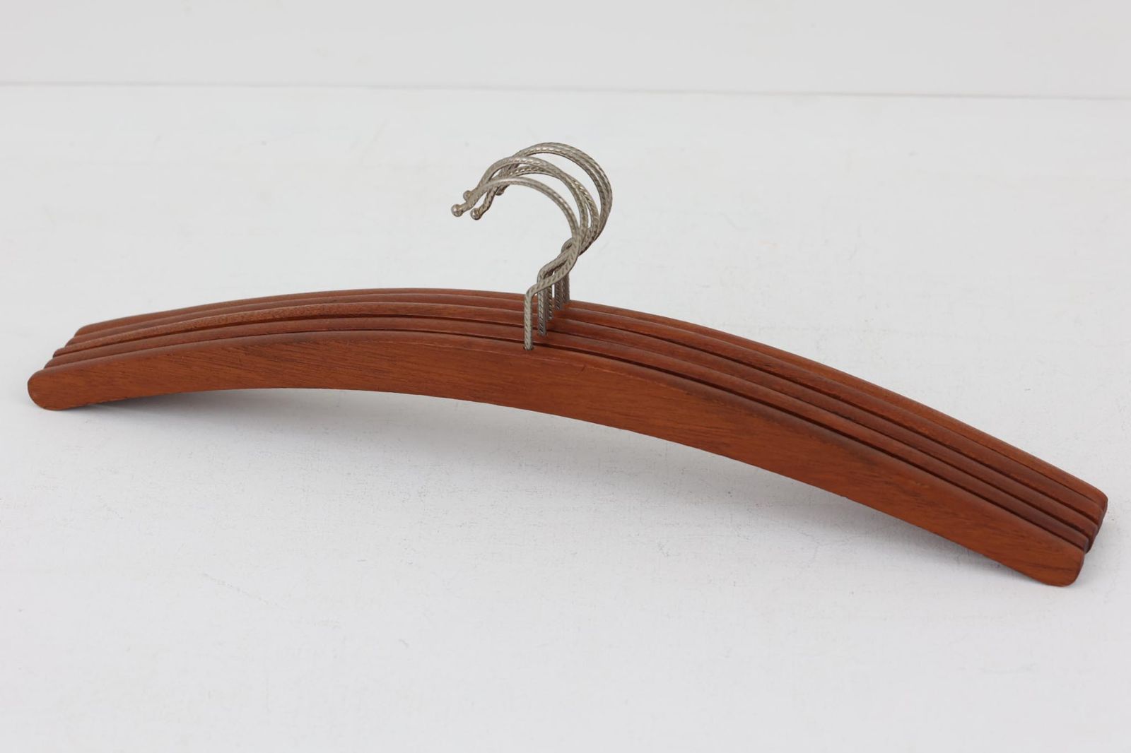 チーク材のビンテージハンガー 5本セット – CHLOROS