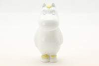 アラビア社製の陶器でできたムーミン人形です。こちらはフローレンの大きい物で非常にレアなモデルです。