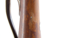 フィンランド人で彫刻家の父と、デンマーク人で陶芸家の母の元に育つGunnarNylundはデンマークで建築を学んだ後、Bing&Grondahl窯、スウェーデンRorstrand窯に就業し、多くの作品を生み出しています。彼の作品は独特な流線型と釉薬が特徴で世界中で重宝されています。