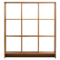 シンプルなオープンシェルフです。オープンシェルフは本棚や飾り棚として利用でき、また背面を設けないことで、お部屋の間仕切りとしても利用できます。こちらのオープンシェルフは外枠が正面に対してフラットではなく斜めになっていて、よりスタイリッシュで高級感な仕上がりになっています。キューブボックス（別売）がぴったり入ります。
