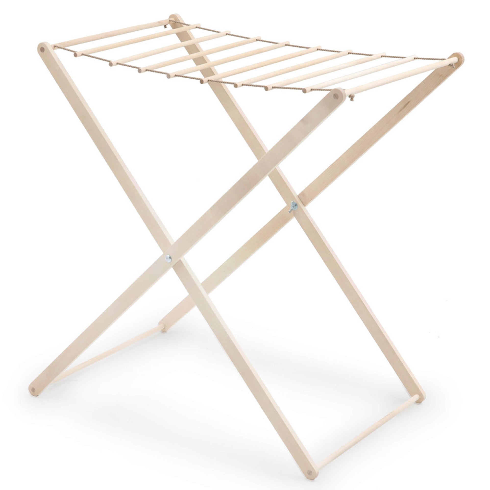 Iris Hantverk（イリス・ハントバーク）は、スウェーデン・エンシェーデの工房を拠点に、視覚障がいを持つ職人たちが伝統的な技法でブラシを手作りしているブランドです。現在は17名のスタッフのうち6名が視覚障がい者であり、さらにエストニアの職人とも協力しています。ブラシはストックホルムの直営店やオンラインショップ、スウェーデン国内外の卸先を通じて販売されています。1950年代から続く視覚障がい者の支援制度が2012年に打ち切られたことをきっかけに、長年会社に携わっていたリチャード・スパレンホークとサラ・エードヘルが経営を引き継ぎました。手作業で作られる天然素材のブラシは、高品質で温もりある使い心地が魅力です。Iris Hantverkは、「機能性と美しいデザイン、伝統技術と天然素材が融合した製品を通じて、ブラシ製造の職人技を次世代に継承すること」をビジョンに掲げています。