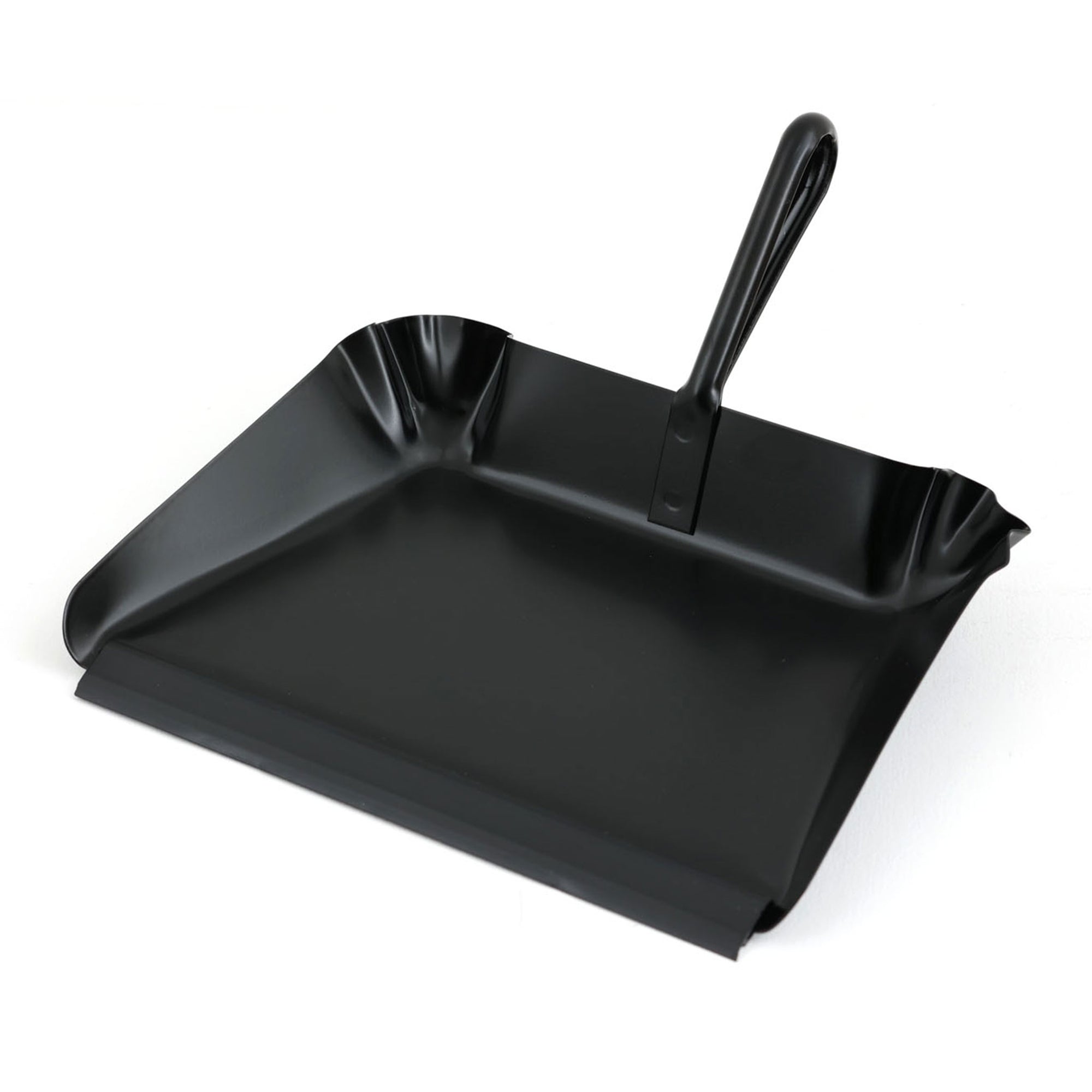 Iris Hantverk（イリス・ハントバーク）は、スウェーデン・エンシェーデの工房を拠点に、視覚障がいを持つ職人たちが伝統的な技法でブラシを手作りしているブランドです。現在は17名のスタッフのうち6名が視覚障がい者であり、さらにエストニアの職人とも協力しています。ブラシはストックホルムの直営店やオンラインショップ、スウェーデン国内外の卸先を通じて販売されています。1950年代から続く視覚障がい者の支援制度が2012年に打ち切られたことをきっかけに、長年会社に携わっていたリチャード・スパレンホークとサラ・エードヘルが経営を引き継ぎました。手作業で作られる天然素材のブラシは、高品質で温もりある使い心地が魅力です。Iris Hantverkは、「機能性と美しいデザイン、伝統技術と天然素材が融合した製品を通じて、ブラシ製造の職人技を次世代に継承すること」をビジョンに掲げています。