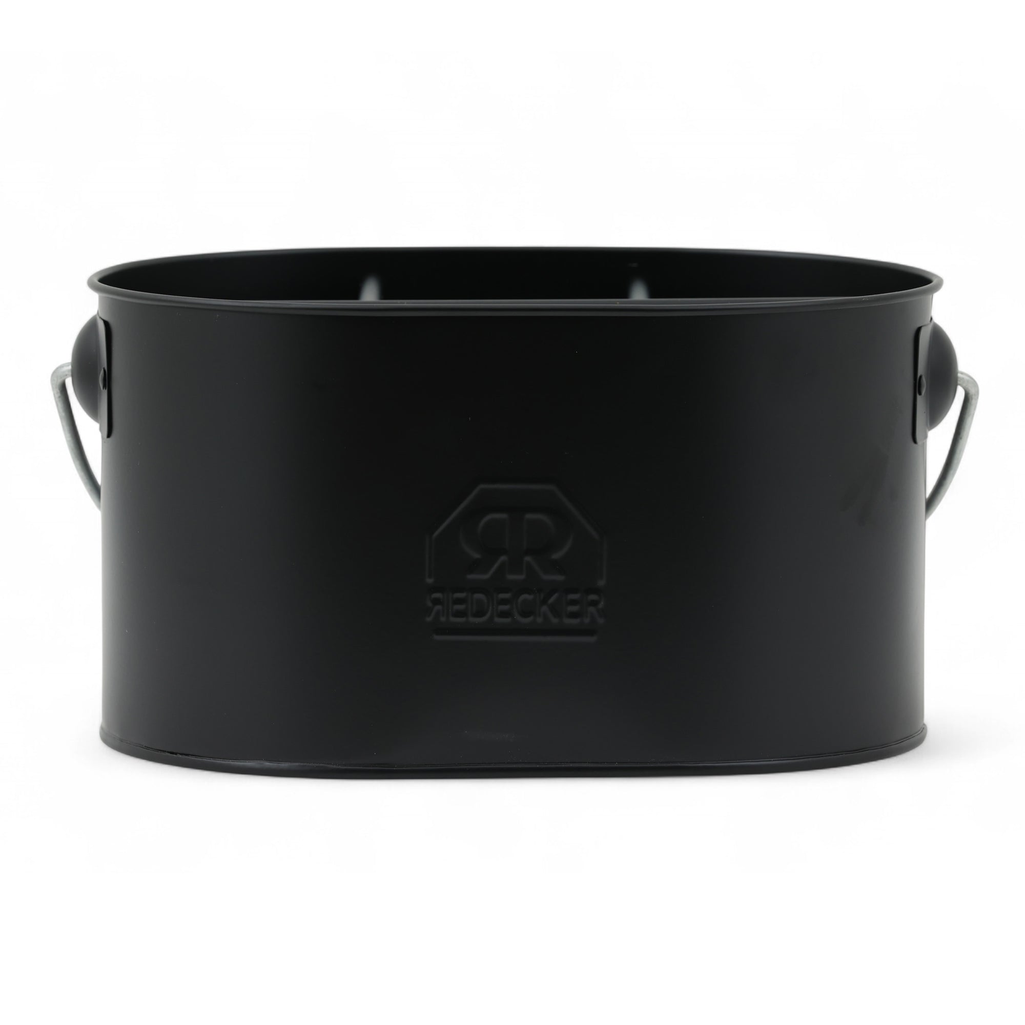 REDECKER（レデッカー）は、1935年にドイツ・フェルスマルトで創業された、天然素材を使用した高品質な生活道具を展開する老舗ブランドです。創業者フリーデル・レデッカー氏が視力を失ったことをきっかけに、手作業でブラシ製造を始めたことからスタートし、そのクラフトマンシップと品質へのこだわりは3世代にわたり継承されています。製品には天然木や植物繊維、動物毛などの自然素材が用いられ、環境に配慮したプラスチックフリーな暮らしを実現します。ナチュラルクリーニングやサステナブルなライフスタイルを志向する人々に人気があり、ドイツ製の確かな品質と伝統工芸品としての信頼性も評価されています。北欧風やミニマルな空間に調和する、美しく機能的なデザインも大きな魅力。REDECKERは、「クラフト」「デザイン」「品質」を大切にした、持続可能で丁寧な暮らしを支えるエコブランドとして、世界中で愛され続けています。