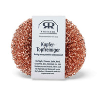 REDECKER（レデッカー）は、1935年にドイツ・フェルスマルトで創業された、天然素材を使用した高品質な生活道具を展開する老舗ブランドです。創業者フリーデル・レデッカー氏が視力を失ったことをきっかけに、手作業でブラシ製造を始めたことからスタートし、そのクラフトマンシップと品質へのこだわりは3世代にわたり継承されています。製品には天然木や植物繊維、動物毛などの自然素材が用いられ、環境に配慮したプラスチックフリーな暮らしを実現します。ナチュラルクリーニングやサステナブルなライフスタイルを志向する人々に人気があり、ドイツ製の確かな品質と伝統工芸品としての信頼性も評価されています。北欧風やミニマルな空間に調和する、美しく機能的なデザインも大きな魅力。REDECKERは、「クラフト」「デザイン」「品質」を大切にした、持続可能で丁寧な暮らしを支えるエコブランドとして、世界中で愛され続けています。