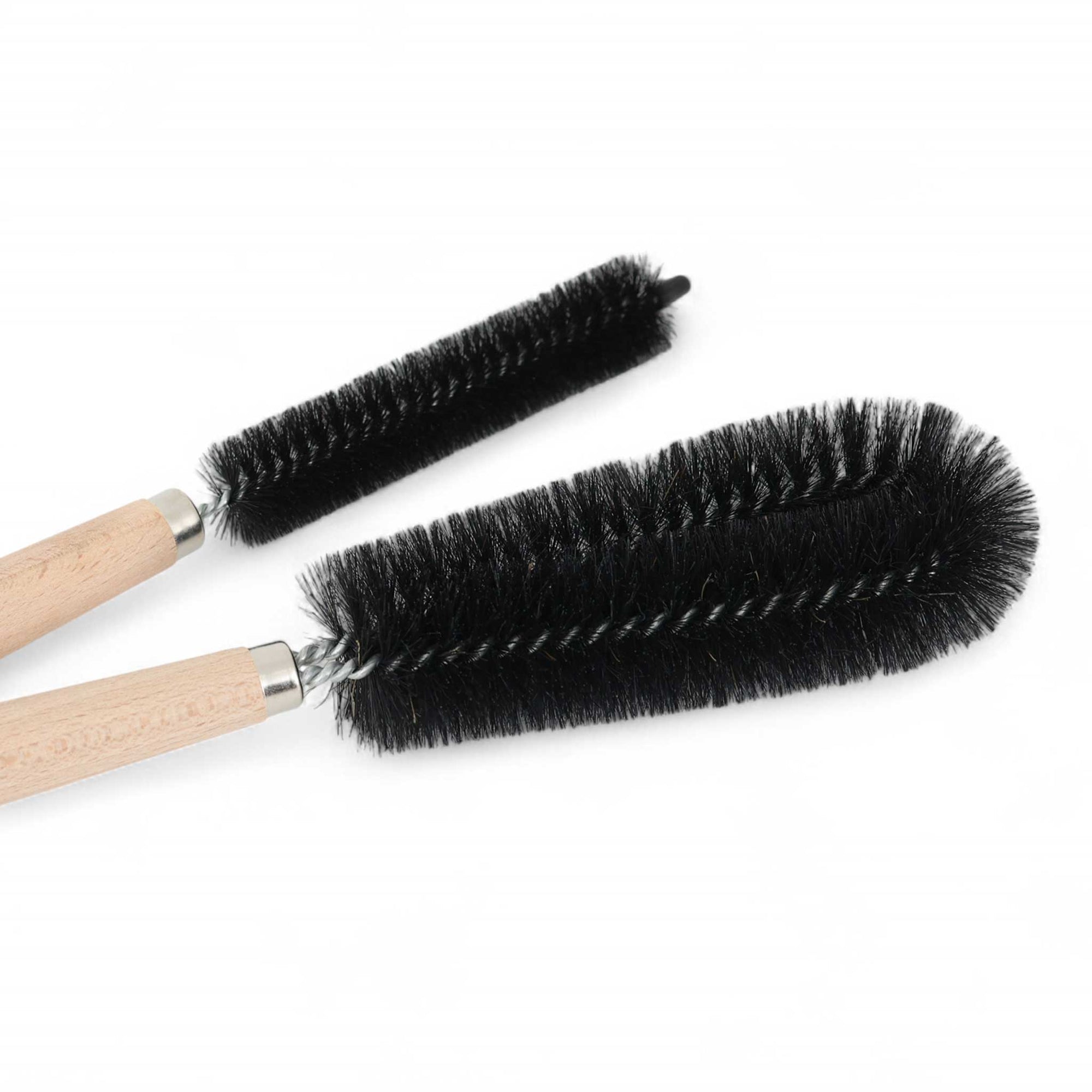 REDECKER（レデッカー）は、1935年にドイツ・フェルスマルトで創業された、天然素材を使用した高品質な生活道具を展開する老舗ブランドです。創業者フリーデル・レデッカー氏が視力を失ったことをきっかけに、手作業でブラシ製造を始めたことからスタートし、そのクラフトマンシップと品質へのこだわりは3世代にわたり継承されています。製品には天然木や植物繊維、動物毛などの自然素材が用いられ、環境に配慮したプラスチックフリーな暮らしを実現します。ナチュラルクリーニングやサステナブルなライフスタイルを志向する人々に人気があり、ドイツ製の確かな品質と伝統工芸品としての信頼性も評価されています。北欧風やミニマルな空間に調和する、美しく機能的なデザインも大きな魅力。REDECKERは、「クラフト」「デザイン」「品質」を大切にした、持続可能で丁寧な暮らしを支えるエコブランドとして、世界中で愛され続けています。