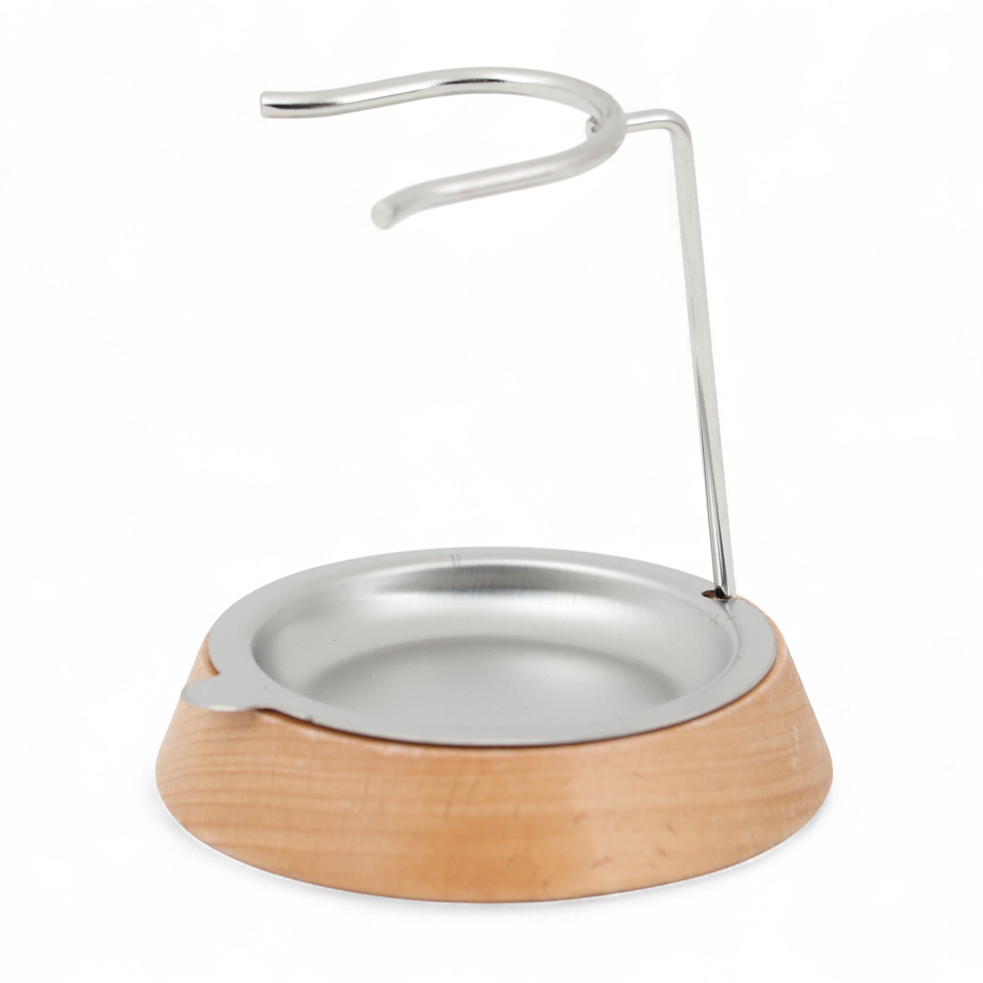 REDECKER（レデッカー）は、1935年にドイツ・フェルスマルトで創業された、天然素材を使用した高品質な生活道具を展開する老舗ブランドです。創業者フリーデル・レデッカー氏が視力を失ったことをきっかけに、手作業でブラシ製造を始めたことからスタートし、そのクラフトマンシップと品質へのこだわりは3世代にわたり継承されています。製品には天然木や植物繊維、動物毛などの自然素材が用いられ、環境に配慮したプラスチックフリーな暮らしを実現します。ナチュラルクリーニングやサステナブルなライフスタイルを志向する人々に人気があり、ドイツ製の確かな品質と伝統工芸品としての信頼性も評価されています。北欧風やミニマルな空間に調和する、美しく機能的なデザインも大きな魅力。REDECKERは、「クラフト」「デザイン」「品質」を大切にした、持続可能で丁寧な暮らしを支えるエコブランドとして、世界中で愛され続けています。