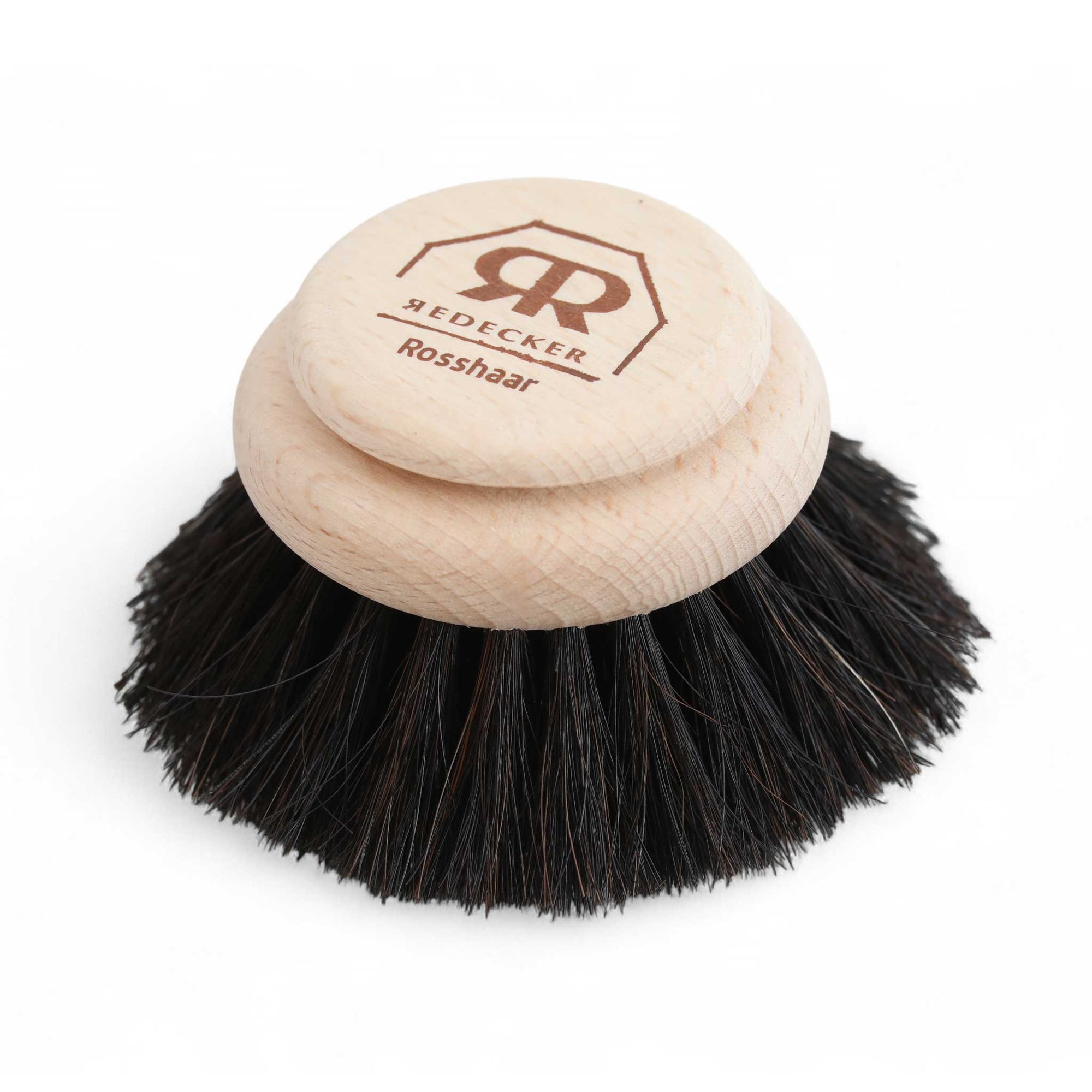 REDECKER（レデッカー）は、1935年にドイツ・フェルスマルトで創業された、天然素材を使用した高品質な生活道具を展開する老舗ブランドです。創業者フリーデル・レデッカー氏が視力を失ったことをきっかけに、手作業でブラシ製造を始めたことからスタートし、そのクラフトマンシップと品質へのこだわりは3世代にわたり継承されています。製品には天然木や植物繊維、動物毛などの自然素材が用いられ、環境に配慮したプラスチックフリーな暮らしを実現します。ナチュラルクリーニングやサステナブルなライフスタイルを志向する人々に人気があり、ドイツ製の確かな品質と伝統工芸品としての信頼性も評価されています。北欧風やミニマルな空間に調和する、美しく機能的なデザインも大きな魅力。REDECKERは、「クラフト」「デザイン」「品質」を大切にした、持続可能で丁寧な暮らしを支えるエコブランドとして、世界中で愛され続けています。