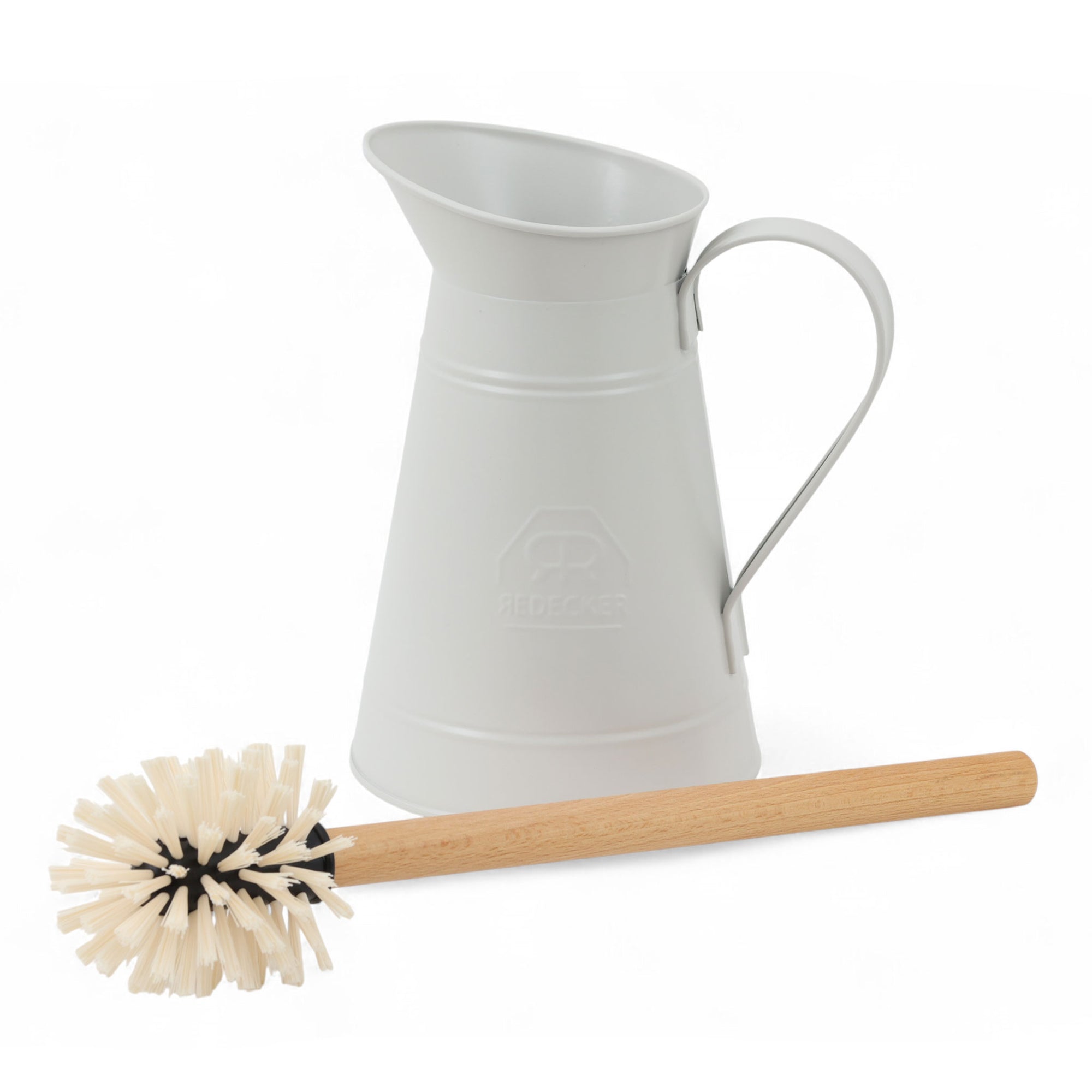 REDECKER（レデッカー）は、1935年にドイツ・フェルスマルトで創業された、天然素材を使用した高品質な生活道具を展開する老舗ブランドです。創業者フリーデル・レデッカー氏が視力を失ったことをきっかけに、手作業でブラシ製造を始めたことからスタートし、そのクラフトマンシップと品質へのこだわりは3世代にわたり継承されています。製品には天然木や植物繊維、動物毛などの自然素材が用いられ、環境に配慮したプラスチックフリーな暮らしを実現します。ナチュラルクリーニングやサステナブルなライフスタイルを志向する人々に人気があり、ドイツ製の確かな品質と伝統工芸品としての信頼性も評価されています。北欧風やミニマルな空間に調和する、美しく機能的なデザインも大きな魅力。REDECKERは、「クラフト」「デザイン」「品質」を大切にした、持続可能で丁寧な暮らしを支えるエコブランドとして、世界中で愛され続けています。