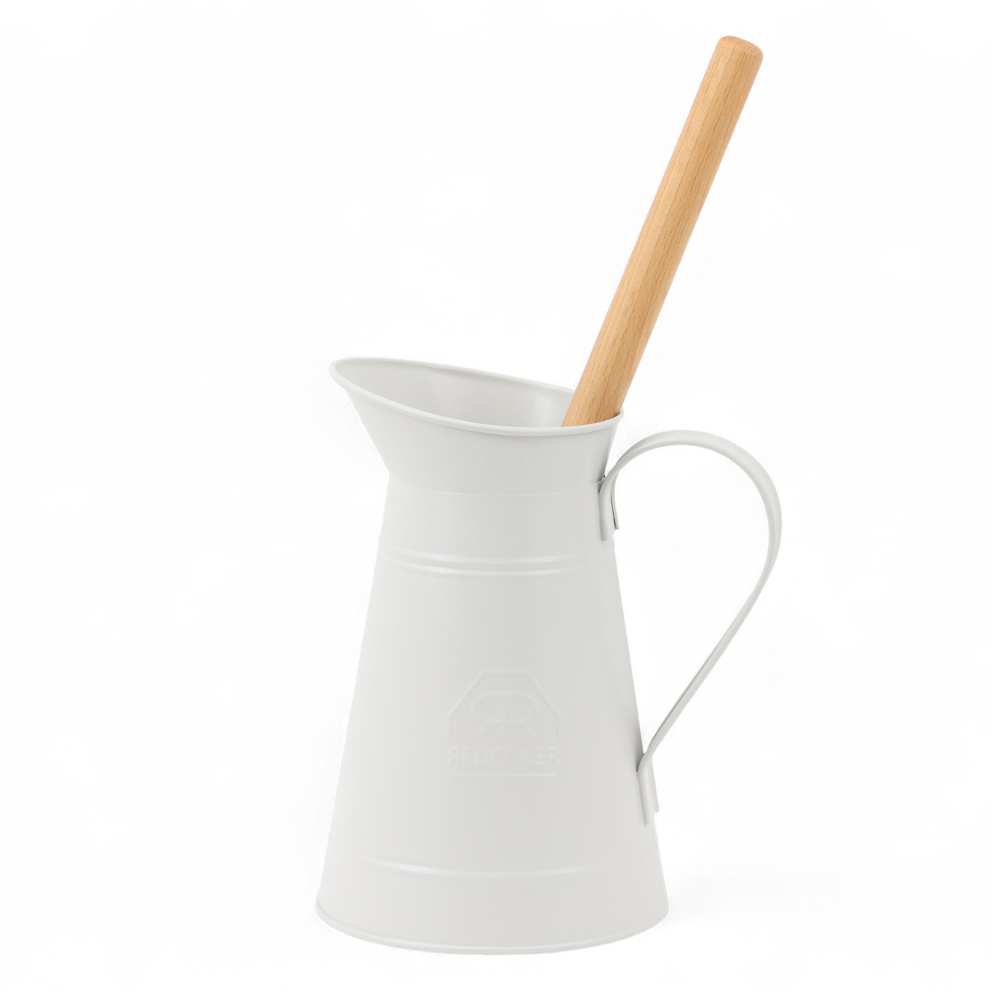 REDECKER（レデッカー）は、1935年にドイツ・フェルスマルトで創業された、天然素材を使用した高品質な生活道具を展開する老舗ブランドです。創業者フリーデル・レデッカー氏が視力を失ったことをきっかけに、手作業でブラシ製造を始めたことからスタートし、そのクラフトマンシップと品質へのこだわりは3世代にわたり継承されています。製品には天然木や植物繊維、動物毛などの自然素材が用いられ、環境に配慮したプラスチックフリーな暮らしを実現します。ナチュラルクリーニングやサステナブルなライフスタイルを志向する人々に人気があり、ドイツ製の確かな品質と伝統工芸品としての信頼性も評価されています。北欧風やミニマルな空間に調和する、美しく機能的なデザインも大きな魅力。REDECKERは、「クラフト」「デザイン」「品質」を大切にした、持続可能で丁寧な暮らしを支えるエコブランドとして、世界中で愛され続けています。