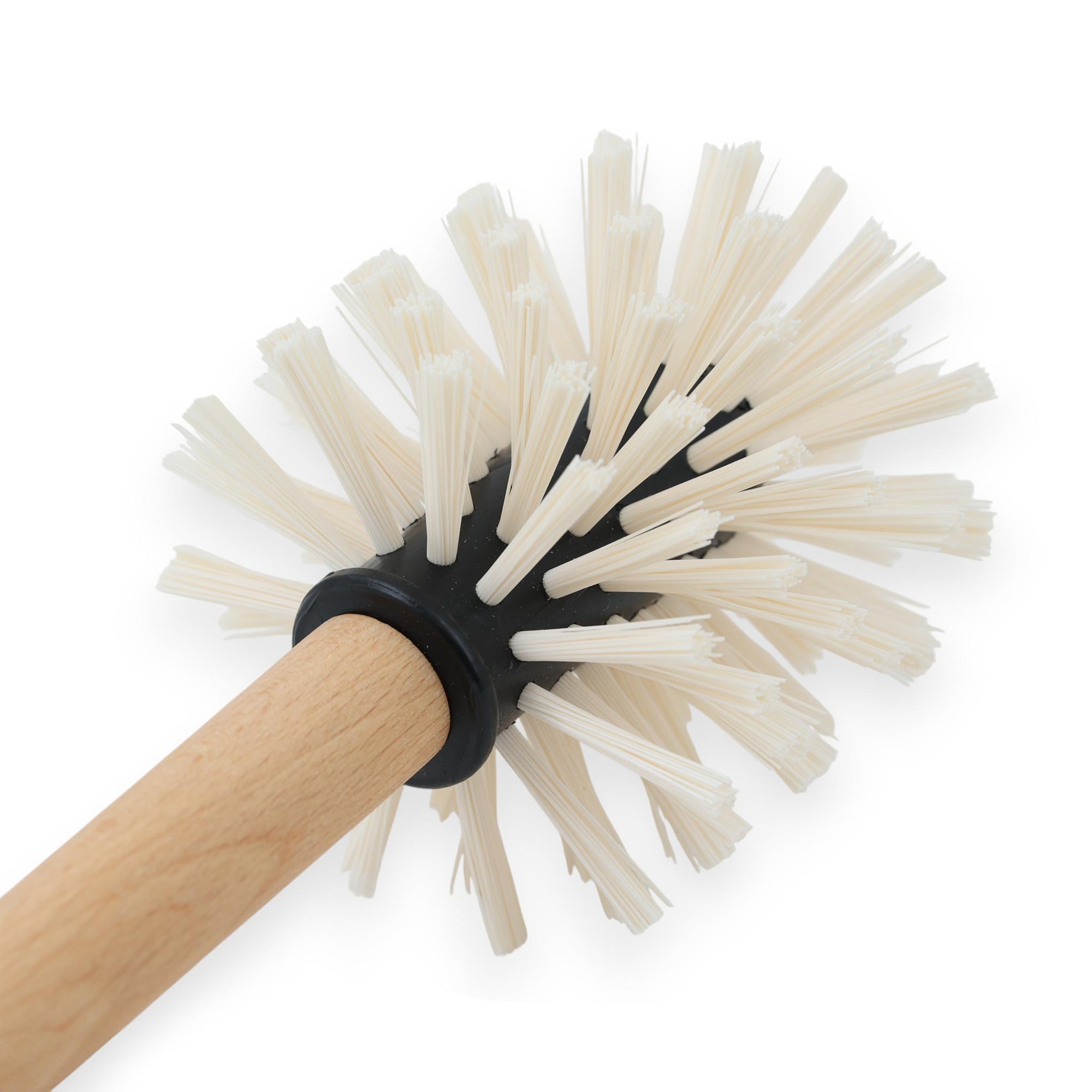 REDECKER（レデッカー）は、1935年にドイツ・フェルスマルトで創業された、天然素材を使用した高品質な生活道具を展開する老舗ブランドです。創業者フリーデル・レデッカー氏が視力を失ったことをきっかけに、手作業でブラシ製造を始めたことからスタートし、そのクラフトマンシップと品質へのこだわりは3世代にわたり継承されています。製品には天然木や植物繊維、動物毛などの自然素材が用いられ、環境に配慮したプラスチックフリーな暮らしを実現します。ナチュラルクリーニングやサステナブルなライフスタイルを志向する人々に人気があり、ドイツ製の確かな品質と伝統工芸品としての信頼性も評価されています。北欧風やミニマルな空間に調和する、美しく機能的なデザインも大きな魅力。REDECKERは、「クラフト」「デザイン」「品質」を大切にした、持続可能で丁寧な暮らしを支えるエコブランドとして、世界中で愛され続けています。