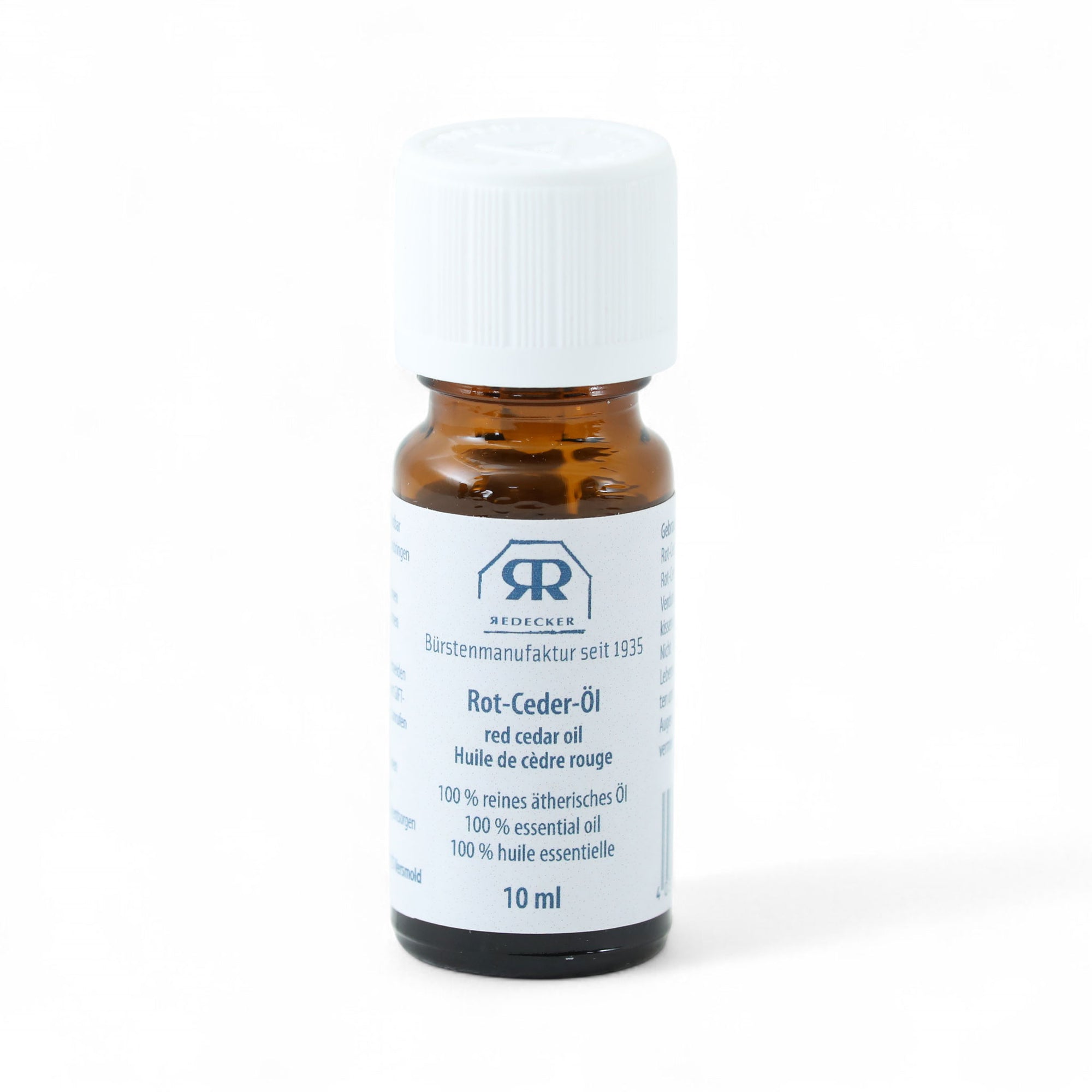 REDECKER（レデッカー）は、1935年にドイツ・フェルスマルトで創業された、天然素材を使用した高品質な生活道具を展開する老舗ブランドです。創業者フリーデル・レデッカー氏が視力を失ったことをきっかけに、手作業でブラシ製造を始めたことからスタートし、そのクラフトマンシップと品質へのこだわりは3世代にわたり継承されています。製品には天然木や植物繊維、動物毛などの自然素材が用いられ、環境に配慮したプラスチックフリーな暮らしを実現します。ナチュラルクリーニングやサステナブルなライフスタイルを志向する人々に人気があり、ドイツ製の確かな品質と伝統工芸品としての信頼性も評価されています。北欧風やミニマルな空間に調和する、美しく機能的なデザインも大きな魅力。REDECKERは、「クラフト」「デザイン」「品質」を大切にした、持続可能で丁寧な暮らしを支えるエコブランドとして、世界中で愛され続けています。