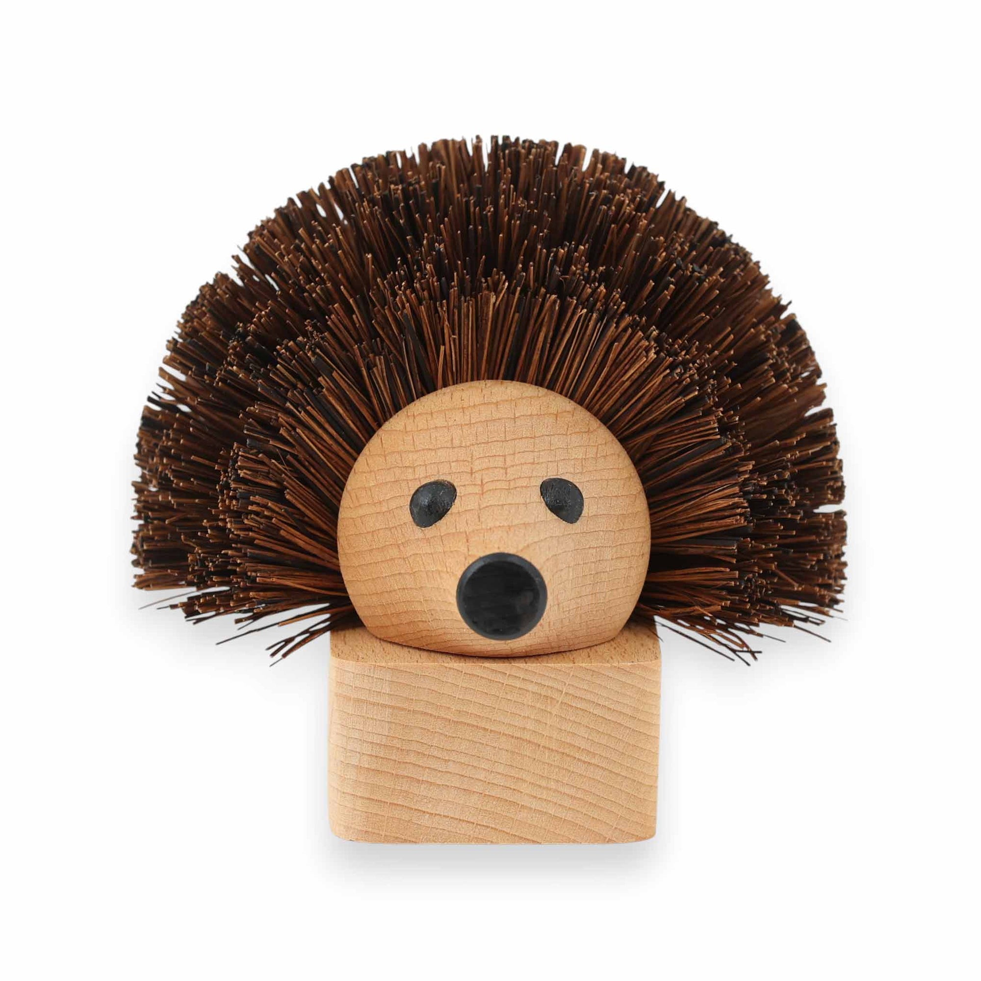 REDECKER（レデッカー）は、1935年にドイツ・フェルスマルトで創業された、天然素材を使用した高品質な生活道具を展開する老舗ブランドです。創業者フリーデル・レデッカー氏が視力を失ったことをきっかけに、手作業でブラシ製造を始めたことからスタートし、そのクラフトマンシップと品質へのこだわりは3世代にわたり継承されています。製品には天然木や植物繊維、動物毛などの自然素材が用いられ、環境に配慮したプラスチックフリーな暮らしを実現します。ナチュラルクリーニングやサステナブルなライフスタイルを志向する人々に人気があり、ドイツ製の確かな品質と伝統工芸品としての信頼性も評価されています。北欧風やミニマルな空間に調和する、美しく機能的なデザインも大きな魅力。REDECKERは、「クラフト」「デザイン」「品質」を大切にした、持続可能で丁寧な暮らしを支えるエコブランドとして、世界中で愛され続けています。