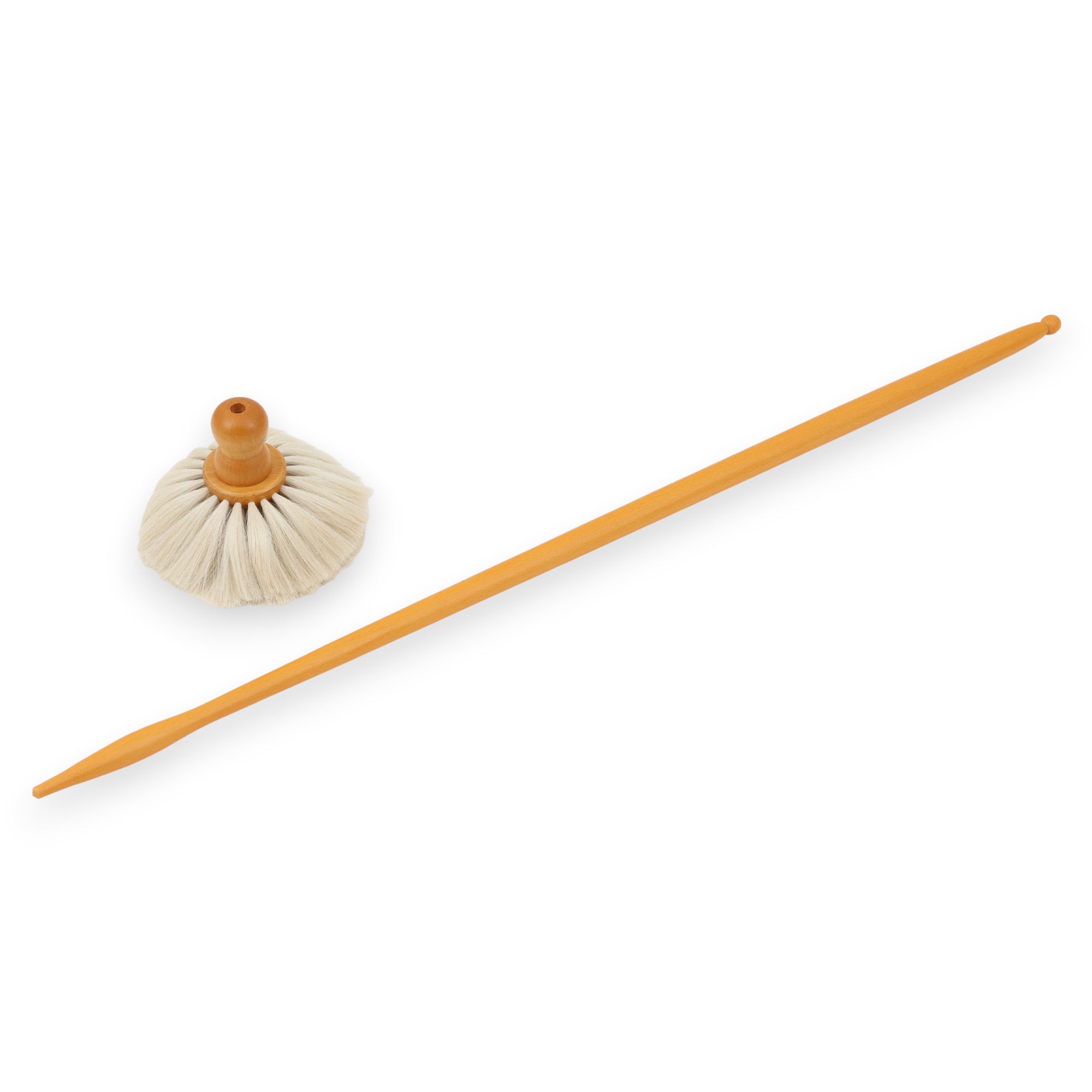 REDECKER（レデッカー）は、1935年にドイツ・フェルスマルトで創業された、天然素材を使用した高品質な生活道具を展開する老舗ブランドです。創業者フリーデル・レデッカー氏が視力を失ったことをきっかけに、手作業でブラシ製造を始めたことからスタートし、そのクラフトマンシップと品質へのこだわりは3世代にわたり継承されています。製品には天然木や植物繊維、動物毛などの自然素材が用いられ、環境に配慮したプラスチックフリーな暮らしを実現します。ナチュラルクリーニングやサステナブルなライフスタイルを志向する人々に人気があり、ドイツ製の確かな品質と伝統工芸品としての信頼性も評価されています。北欧風やミニマルな空間に調和する、美しく機能的なデザインも大きな魅力。REDECKERは、「クラフト」「デザイン」「品質」を大切にした、持続可能で丁寧な暮らしを支えるエコブランドとして、世界中で愛され続けています。