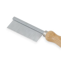 REDECKER（レデッカー）は、1935年にドイツ・フェルスマルトで創業された、天然素材を使用した高品質な生活道具を展開する老舗ブランドです。創業者フリーデル・レデッカー氏が視力を失ったことをきっかけに、手作業でブラシ製造を始めたことからスタートし、そのクラフトマンシップと品質へのこだわりは3世代にわたり継承されています。製品には天然木や植物繊維、動物毛などの自然素材が用いられ、環境に配慮したプラスチックフリーな暮らしを実現します。ナチュラルクリーニングやサステナブルなライフスタイルを志向する人々に人気があり、ドイツ製の確かな品質と伝統工芸品としての信頼性も評価されています。北欧風やミニマルな空間に調和する、美しく機能的なデザインも大きな魅力。REDECKERは、「クラフト」「デザイン」「品質」を大切にした、持続可能で丁寧な暮らしを支えるエコブランドとして、世界中で愛され続けています。