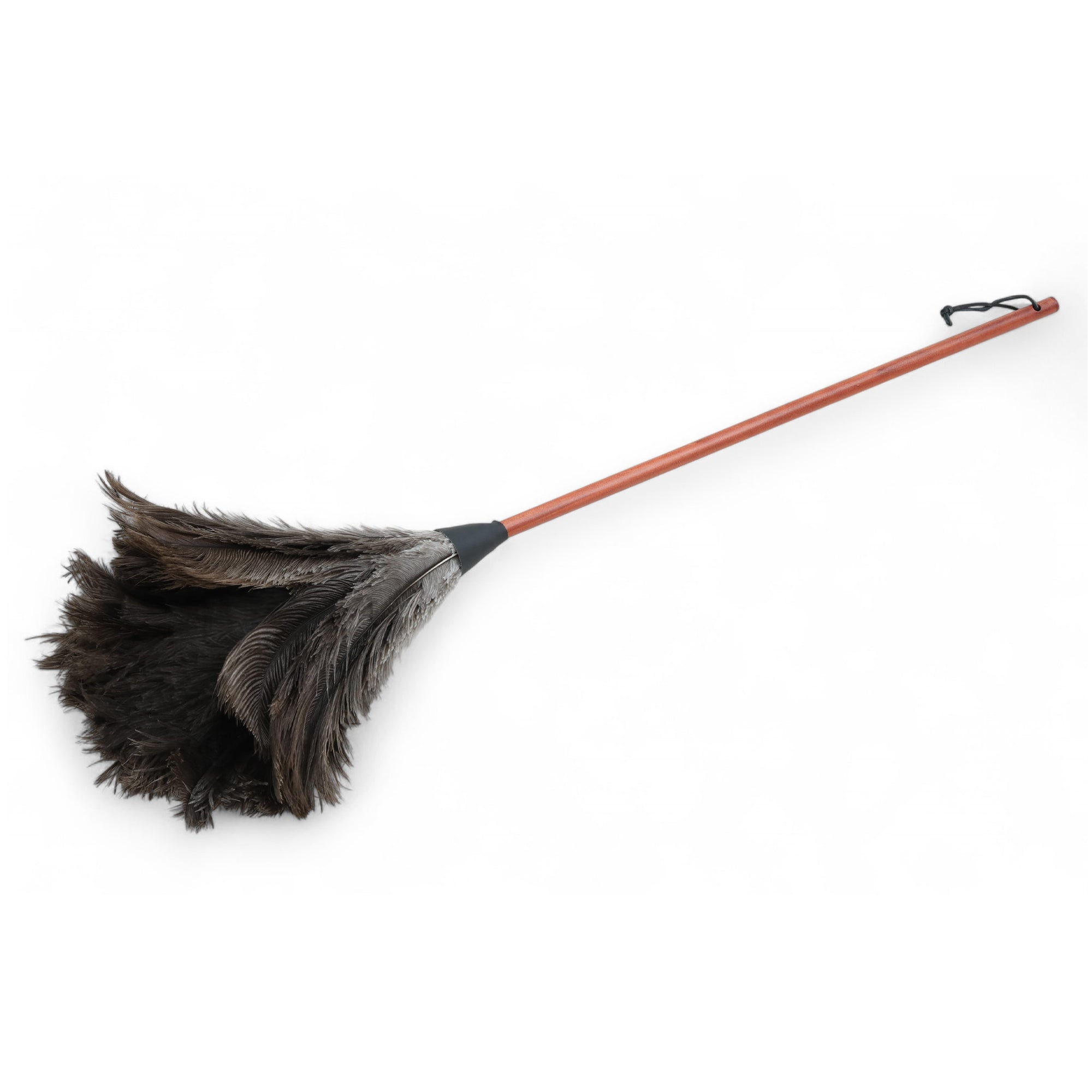 REDECKER（レデッカー）は、1935年にドイツ・フェルスマルトで創業された、天然素材を使用した高品質な生活道具を展開する老舗ブランドです。創業者フリーデル・レデッカー氏が視力を失ったことをきっかけに、手作業でブラシ製造を始めたことからスタートし、そのクラフトマンシップと品質へのこだわりは3世代にわたり継承されています。製品には天然木や植物繊維、動物毛などの自然素材が用いられ、環境に配慮したプラスチックフリーな暮らしを実現します。ナチュラルクリーニングやサステナブルなライフスタイルを志向する人々に人気があり、ドイツ製の確かな品質と伝統工芸品としての信頼性も評価されています。北欧風やミニマルな空間に調和する、美しく機能的なデザインも大きな魅力。REDECKERは、「クラフト」「デザイン」「品質」を大切にした、持続可能で丁寧な暮らしを支えるエコブランドとして、世界中で愛され続けています。