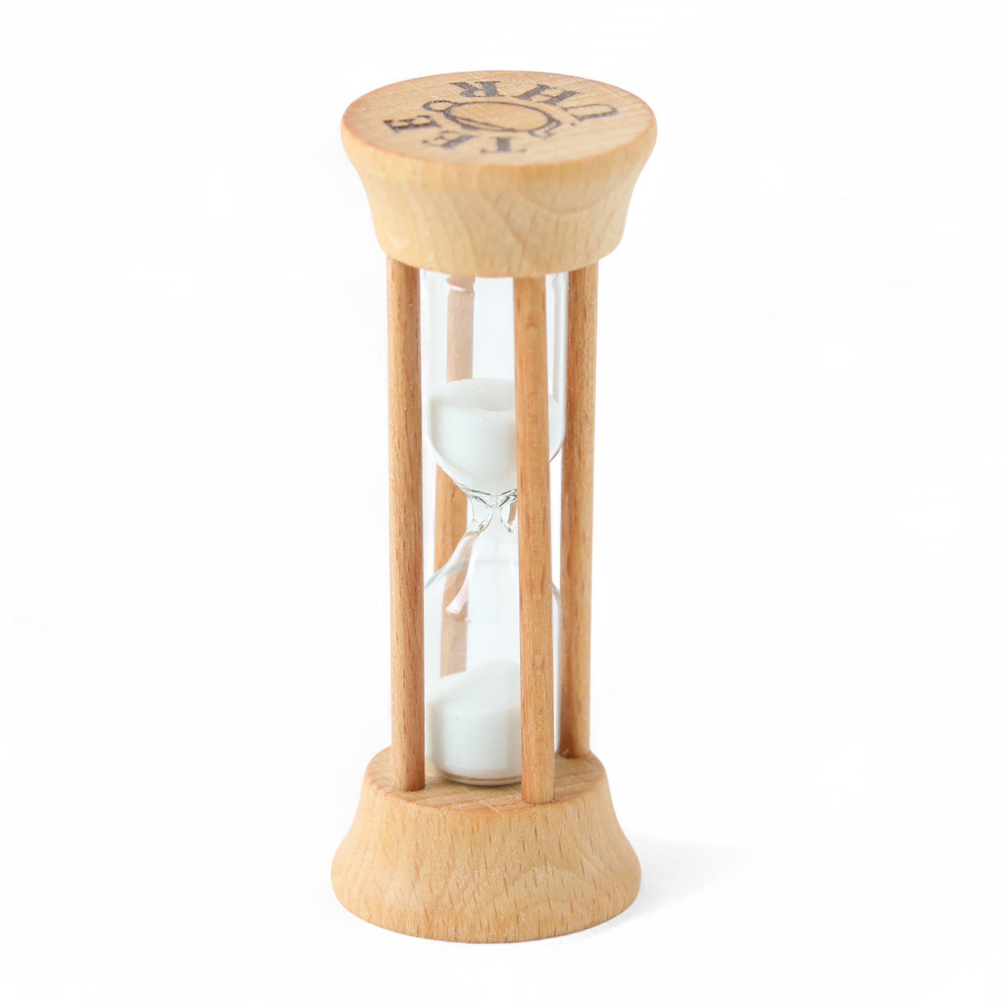 REDECKER（レデッカー）は、1935年にドイツ・フェルスマルトで創業された、天然素材を使用した高品質な生活道具を展開する老舗ブランドです。創業者フリーデル・レデッカー氏が視力を失ったことをきっかけに、手作業でブラシ製造を始めたことからスタートし、そのクラフトマンシップと品質へのこだわりは3世代にわたり継承されています。製品には天然木や植物繊維、動物毛などの自然素材が用いられ、環境に配慮したプラスチックフリーな暮らしを実現します。ナチュラルクリーニングやサステナブルなライフスタイルを志向する人々に人気があり、ドイツ製の確かな品質と伝統工芸品としての信頼性も評価されています。北欧風やミニマルな空間に調和する、美しく機能的なデザインも大きな魅力。REDECKERは、「クラフト」「デザイン」「品質」を大切にした、持続可能で丁寧な暮らしを支えるエコブランドとして、世界中で愛され続けています。