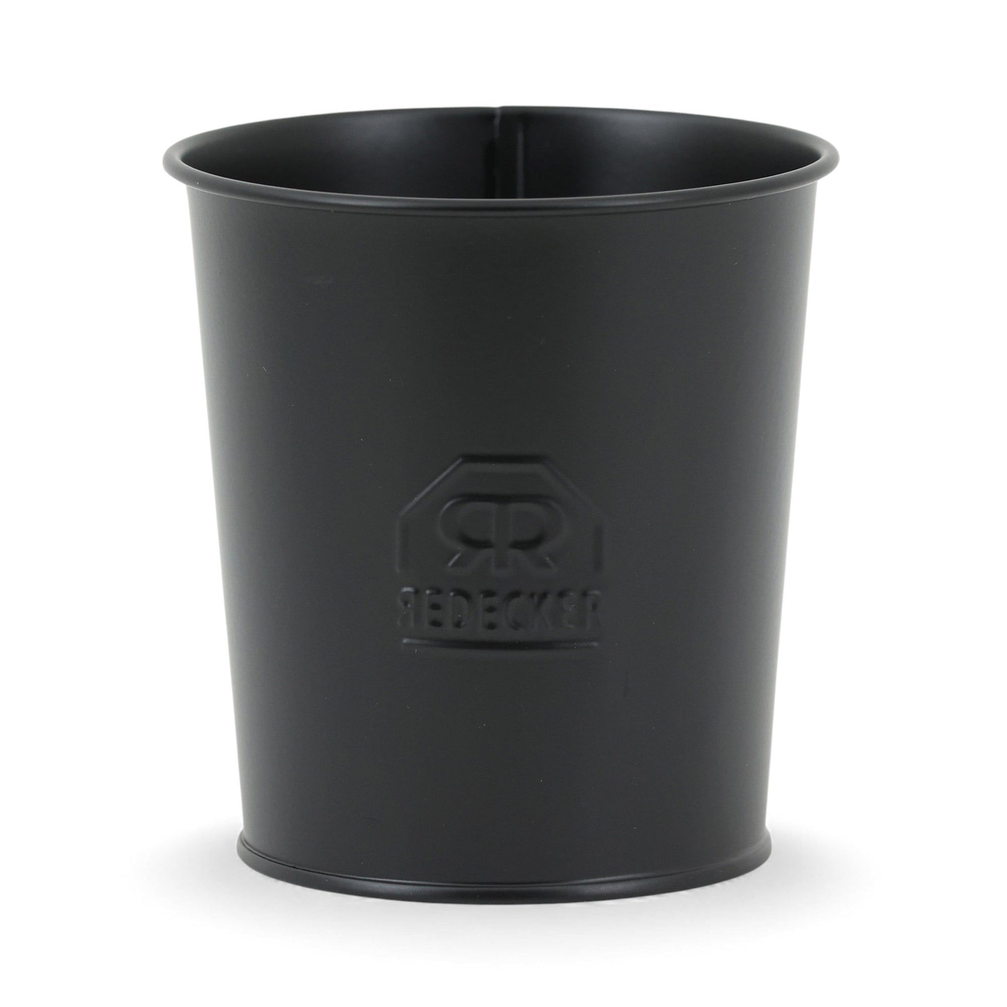 REDECKER（レデッカー）は、1935年にドイツ・フェルスマルトで創業された、天然素材を使用した高品質な生活道具を展開する老舗ブランドです。創業者フリーデル・レデッカー氏が視力を失ったことをきっかけに、手作業でブラシ製造を始めたことからスタートし、そのクラフトマンシップと品質へのこだわりは3世代にわたり継承されています。製品には天然木や植物繊維、動物毛などの自然素材が用いられ、環境に配慮したプラスチックフリーな暮らしを実現します。ナチュラルクリーニングやサステナブルなライフスタイルを志向する人々に人気があり、ドイツ製の確かな品質と伝統工芸品としての信頼性も評価されています。北欧風やミニマルな空間に調和する、美しく機能的なデザインも大きな魅力。REDECKERは、「クラフト」「デザイン」「品質」を大切にした、持続可能で丁寧な暮らしを支えるエコブランドとして、世界中で愛され続けています。