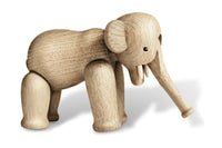 カイ・ボイスンは、ただ見ているだけでなく、手にしたくなるようなデザインを求めて、努力を続けました。オーク材となだらかなラインでできたゾウは、カイ・ボイスンが生涯を通して求めたデザインの良き一例であり、彼が成し得たものの証明でもあります。