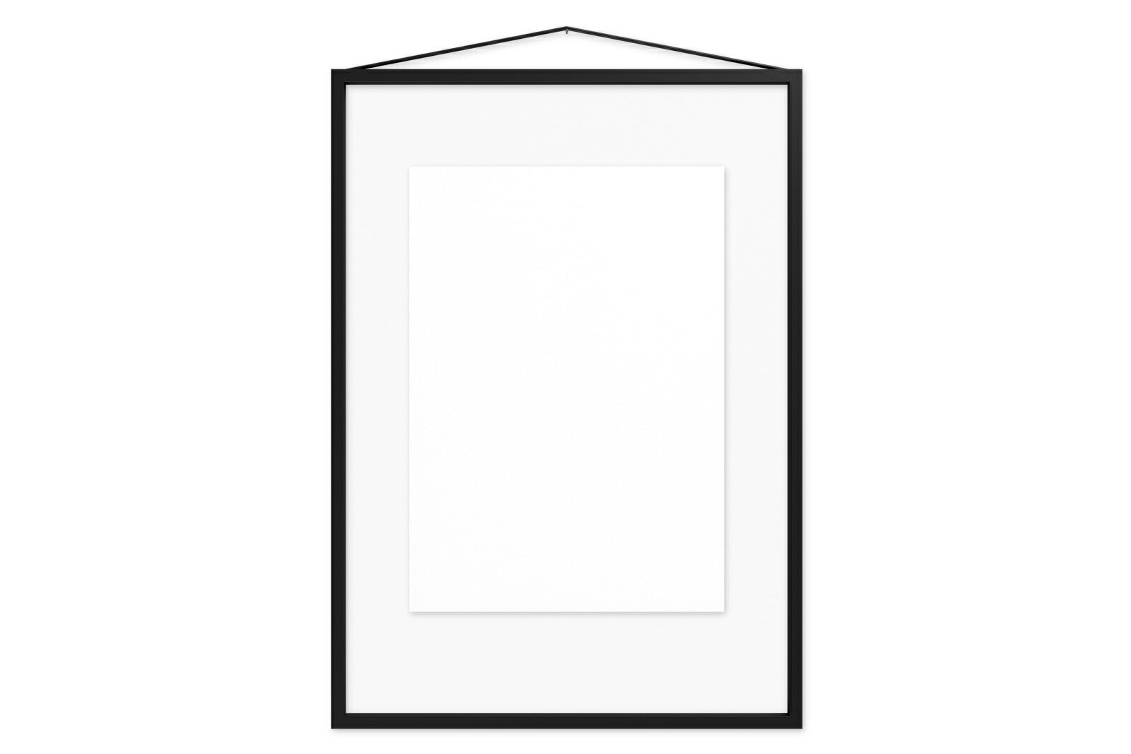 日本初上陸となる「MOEBE（ムーベ）」は、建築家と家具職人が2014年に創業したプロダクトブランドです。創業わずかながら、緻密な構造とミニマリズムを妥協なく追求し、新たな機能性を持つアイテムは、より良いライフスタイルを創る上での可能性を広げてくれます。代表的なアイテムでもある「FRAME（フレーム）」は、普遍の形ともいえる“額縁”をこれまでにない観点から捉え直しデザインされた代表的なアイテムです。透明なキャンパスを生み出し、「自然」を収めてインテリアとして飾るという新時代の額縁は、「透明」という存在との新たな関わり方に気づかせてくれます。その他に、キャンドルホルダーやサイドテーブルなど、彼らの核となる信念とデザイン価値を徹底的に追求するプロダクトを生み出しています。