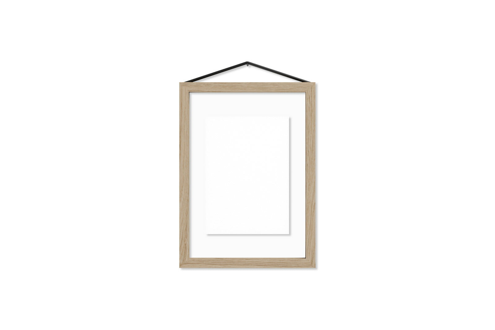 日本初上陸となる「MOEBE（ムーベ）」は、建築家と家具職人が2014年に創業したプロダクトブランドです。創業わずかながら、緻密な構造とミニマリズムを妥協なく追求し、新たな機能性を持つアイテムは、より良いライフスタイルを創る上での可能性を広げてくれます。代表的なアイテムでもある「FRAME（フレーム）」は、普遍の形ともいえる“額縁”をこれまでにない観点から捉え直しデザインされた代表的なアイテムです。透明なキャンパスを生み出し、「自然」を収めてインテリアとして飾るという新時代の額縁は、「透明」という存在との新たな関わり方に気づかせてくれます。その他に、キャンドルホルダーやサイドテーブルなど、彼らの核となる信念とデザイン価値を徹底的に追求するプロダクトを生み出しています。