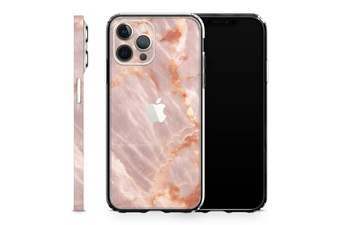 UNIQFINDは、スマートフォンなどのスキンシールやハードケースをデザインしているカナダのブランドです。製品は主にApple社製の製品に特化しており、iphoneやipadなどのスマートデバイスに加え、macbookなども、それぞれ各モデルの専用品を開発しています。その非常にスタイリッシュでクールな世界観は、おしゃれな人々に認知されることとなり、今ではインスタグラムやSNSで人気が世界中に広がっています。今では似たようなデザインのコピー品が多く出回るようになりましたが、UNIQFINDの製品は全てが専用設計、素材や印刷はもちろんカット加工部のデザインも非常に美しく仕上がっています。