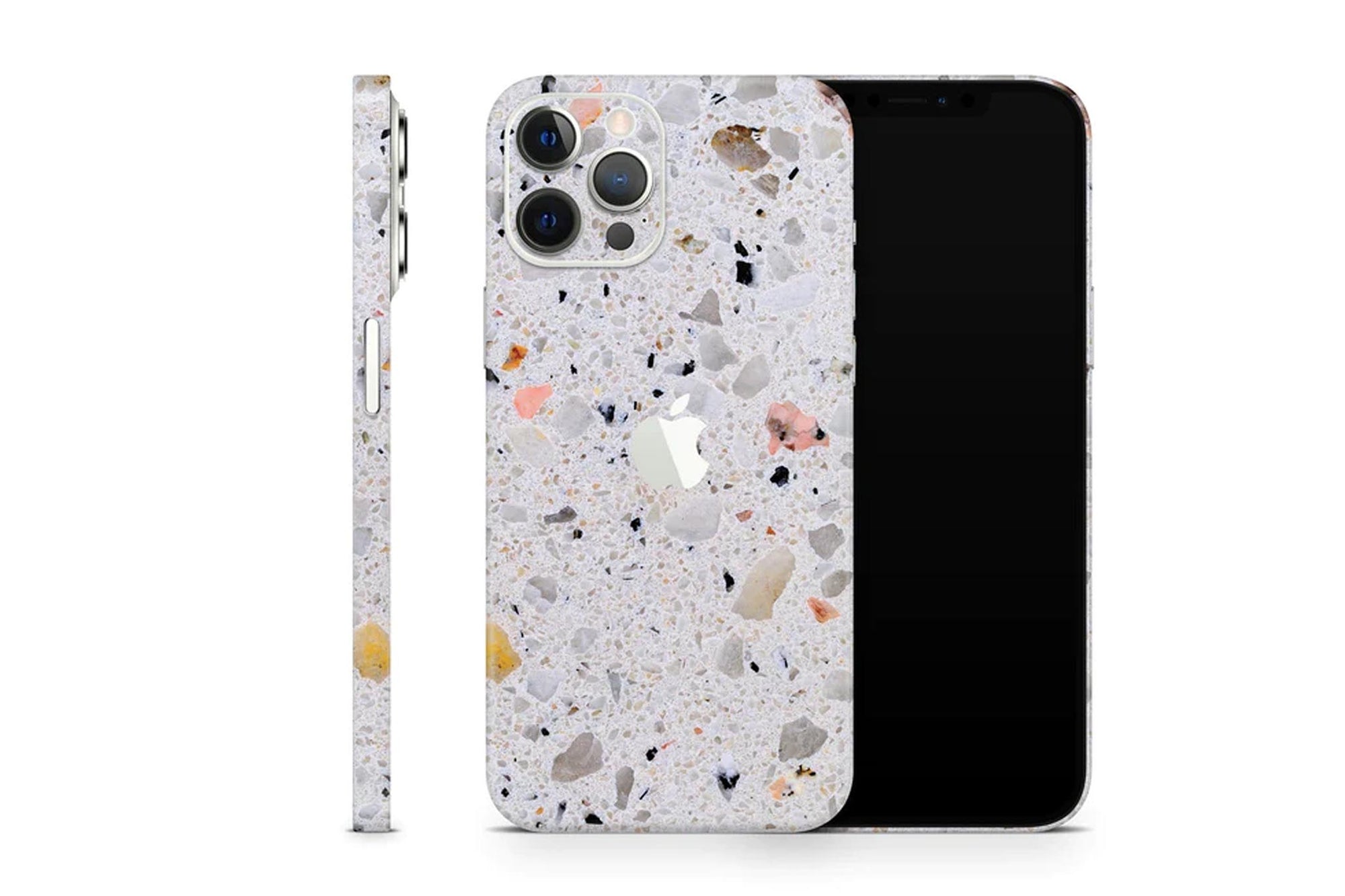 UNIQFINDは、スマートフォンなどのスキンシールやハードケースをデザインしているカナダのブランドです。製品は主にApple社製の製品に特化しており、iphoneやipadなどのスマートデバイスに加え、macbookなども、それぞれ各モデルの専用品を開発しています。その非常にスタイリッシュでクールな世界観は、おしゃれな人々に認知されることとなり、今ではインスタグラムやSNSで人気が世界中に広がっています。今では似たようなデザインのコピー品が多く出回るようになりましたが、UNIQFINDの製品は全てが専用設計、素材や印刷はもちろんカット加工部のデザインも非常に美しく仕上がっています。