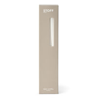 Stoff（ストッフ）は、デンマーク発のデザインブランドで、1960年代の名作「Stoff Nagel（ストッフ・ナゲル）」キャンドルホルダーの復刻から始まりました。建築家Werner Stoff（ヴェルナー・ストッフ）と、ドイツのHans Nagel（ハンス・ナゲル）によって生み出されたこのモジュール式キャンドルホルダーは、彫刻のような幾何学美と、自由な組み合わせによる創造性を兼ね備えたインテリアアートです。現在のStoffは、オリジナルの精神を受け継ぎながら、現代のライフスタイルに合う素材や仕上げを追加し、キャンドルホルダーだけでなくフラワーベースやボウル、ウォールハンガーなど洗練されたアイテムを展開。ミッドセンチュリーや北欧インテリアに調和し、空間に立体感と静謐な存在感を与えます。構築と装飾の境界を超えたStoffの作品は、機能性と造形美が共存する稀有なプロダクトです。