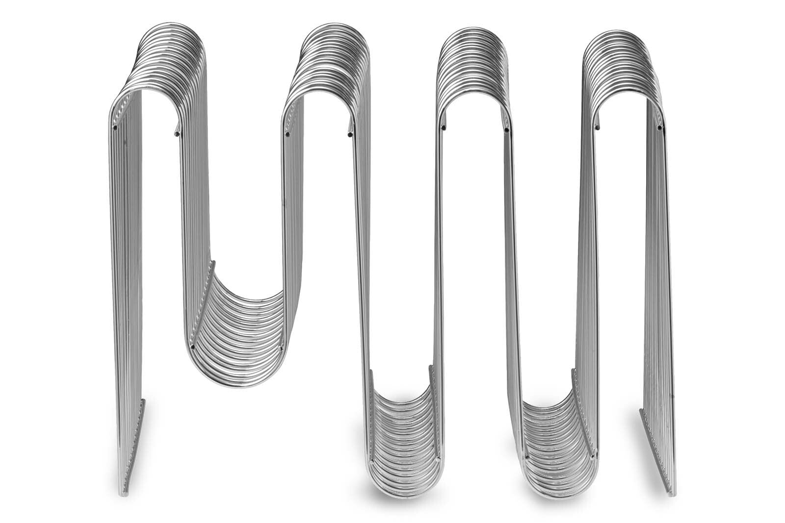 Aytm（アイテム）は、デンマーク発のモダンラグジュアリーなインテリアブランドで、北欧デザインのミニマルな美学を受け継ぎつつも、洗練されたカラーリングや大胆な素材使いにより、空間に新たな表情をもたらします。2015年にKathrineとPer Gran Hartvigsen夫妻によって設立され、機能性と芸術性を兼ね備えたタイムレスなデザインで注目を集めています。ミラー、花器、照明、家具などに見られる彫刻的なフォルムと繊細なディテールは、どれも職人の高度な技術と美意識の賜物です。真鍮やガラス、マーブル、ベルベットなど異素材の絶妙な組み合わせは、視覚だけでなく触覚にも訴えかけ、空間に奥行きを与えます。美しさと実用性を両立させたAytmのアイテムは、日常に上質なアート性を取り入れたい方に最適で、住宅から商業空間まで幅広く採用されています。感性豊かなライフスタイルを求める方へ贈る、洗練されたデンマークデザインの真髄です。