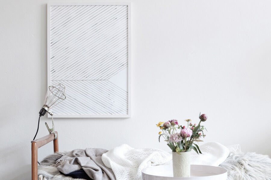 コペンハーゲンで今注目の女性グラフィックデザイナー"SilkeBonde"によるポスターです。20代の彼女の作品が世界中で愛される理由は、デンマークの無駄が無い洗練されたデザインを受け継ぎつつ、自然を直線で描いた物から、水彩絵の具で柔らかく表現した物まで、今までにない世界観が魅力だからでは無いでしょうか。お部屋に飾るだけで暖かみを感じさせてくれそうです。