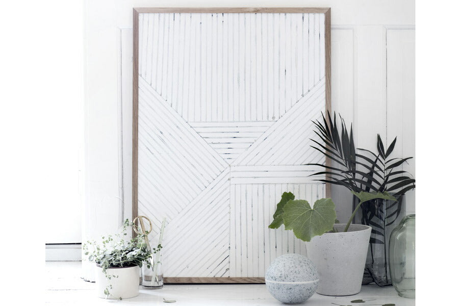 コペンハーゲンで今注目の女性グラフィックデザイナー"SilkeBonde"によるポスターです。20代の彼女の作品が世界中で愛される理由は、デンマークの無駄が無い洗練されたデザインを受け継ぎつつ、自然を直線で描いた物から、水彩絵の具で柔らかく表現した物まで、今までにない世界観が魅力だからでは無いでしょうか。お部屋に飾るだけで暖かみを感じさせてくれそうです。