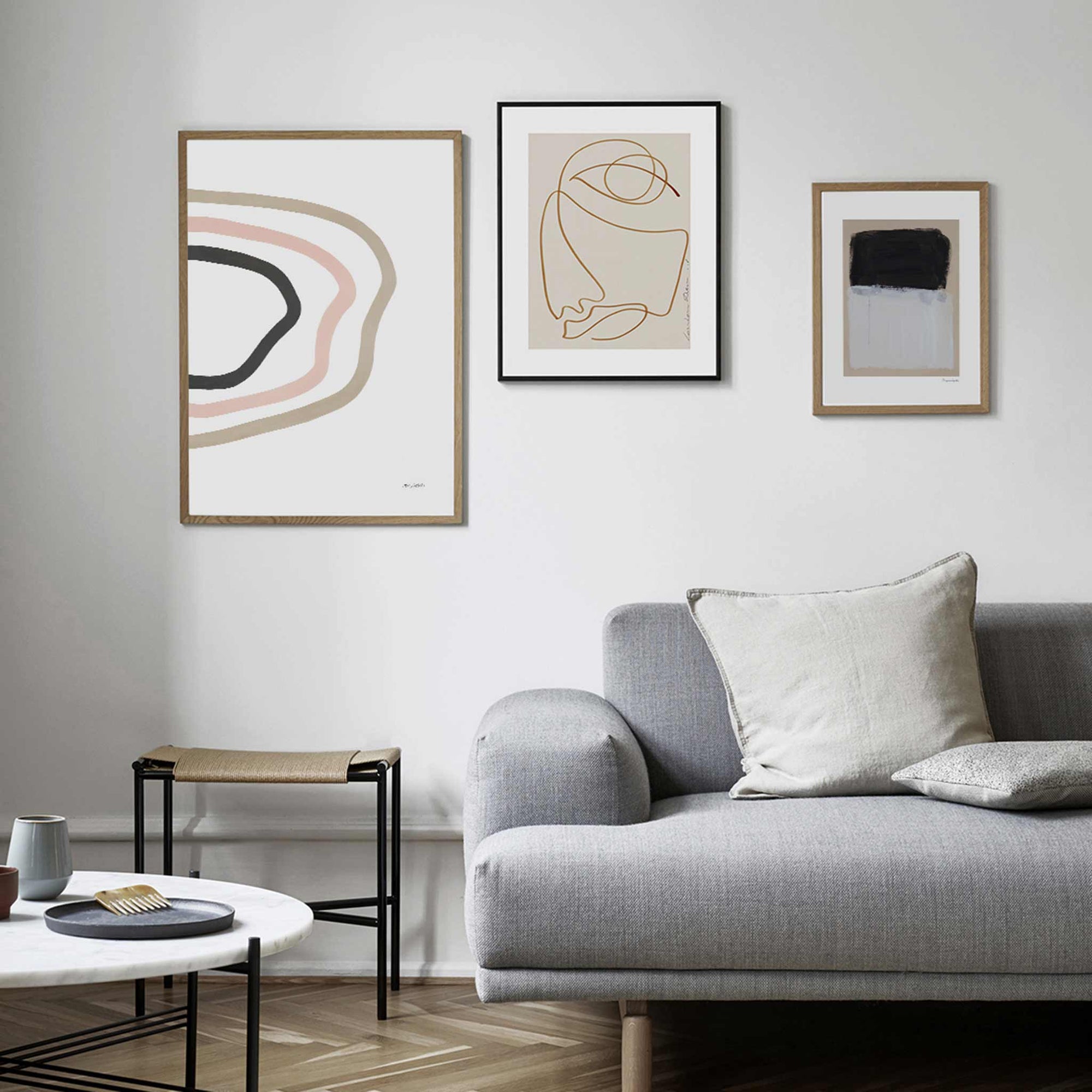 The Poster Club（ポスタークラブ）は、デンマーク・コペンハーゲンを拠点とするオンラインショップで、北欧デザインの高品質なポスターやアートプリントを専門に取り扱っています。新進気鋭の若手アーティストから世界的に活躍する作家まで、多彩なラインナップが魅力。北欧のライフスタイル、ファッション、インテリアデザインのトレンドを取り入れたミニマルで洗練された作品は、シンプルで上質な空間に自然と溶け込みます。ナチュラルインテリアや韓国風の部屋づくり、和モダンテイストにも調和し、アートを取り入れた暮らしを提案。世界中のインテリア雑誌やデザインメディアにも多数掲載されており、感度の高いユーザーからも厚い信頼を集めています。The Poster Clubは、アートプリントを通して日常に美とインスピレーションを届ける、北欧インテリア好きにおすすめのブランドです。