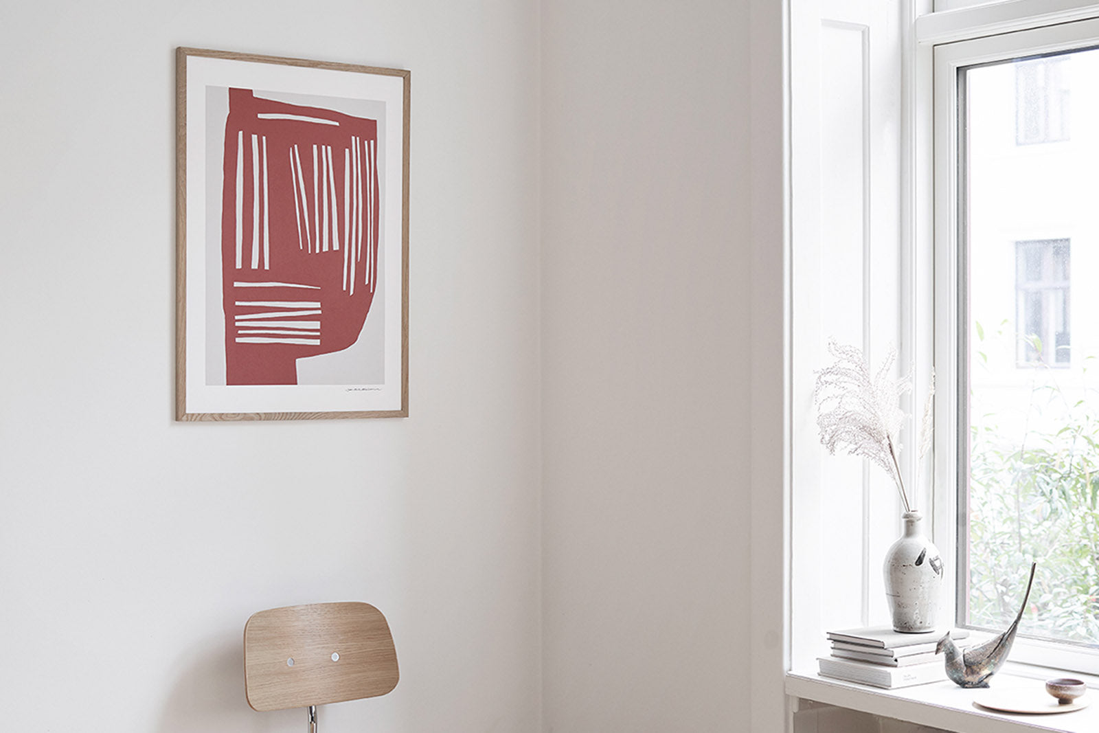 THEPOSTERCLUBは、コペンハーゲンを拠点とするオンラインストアで、主に厳選されたアートポスターを販売しています。主にスカンジナビアのライフスタイル、ファッション、インテリアデザイントレンドからインスピレーションを受け、モノクロから抽象画、エッジの利いた写真アートまで、多くのアーティストの作品を取り扱っています。また、無名有名問わず多くのデザイナーとのコラボレーションを積極的に行い、多くの作品を独占的に販売しているのも特徴的です。