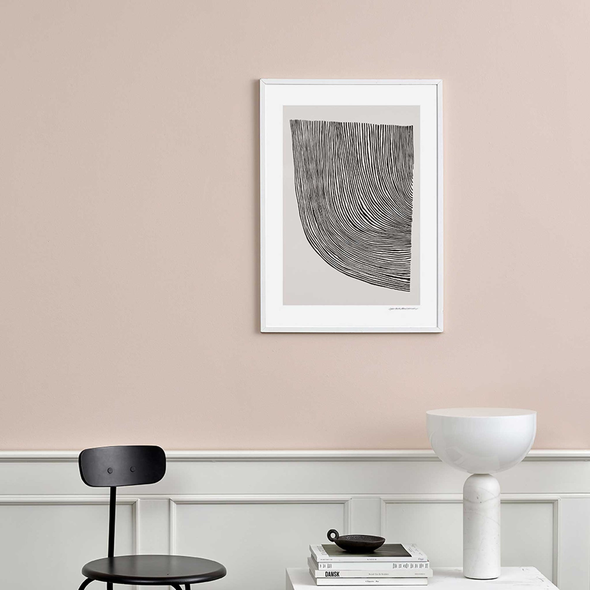 The Poster Club（ポスタークラブ）は、デンマーク・コペンハーゲンを拠点とするオンラインショップで、北欧デザインの高品質なポスターやアートプリントを専門に取り扱っています。新進気鋭の若手アーティストから世界的に活躍する作家まで、多彩なラインナップが魅力。北欧のライフスタイル、ファッション、インテリアデザインのトレンドを取り入れたミニマルで洗練された作品は、シンプルで上質な空間に自然と溶け込みます。ナチュラルインテリアや韓国風の部屋づくり、和モダンテイストにも調和し、アートを取り入れた暮らしを提案。世界中のインテリア雑誌やデザインメディアにも多数掲載されており、感度の高いユーザーからも厚い信頼を集めています。The Poster Clubは、アートプリントを通して日常に美とインスピレーションを届ける、北欧インテリア好きにおすすめのブランドです。