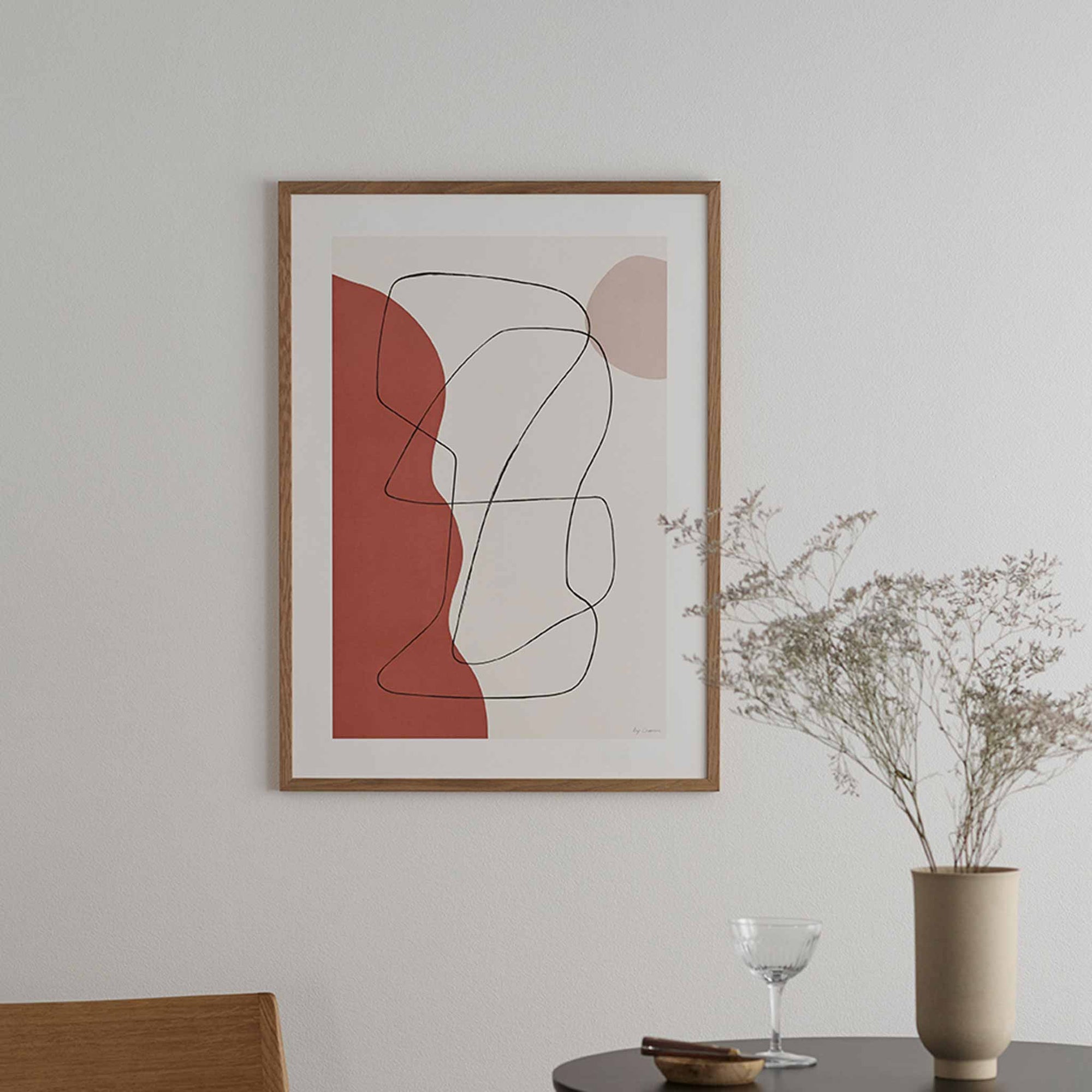 The Poster Club（ポスタークラブ）は、デンマーク・コペンハーゲンを拠点とするオンラインショップで、北欧デザインの高品質なポスターやアートプリントを専門に取り扱っています。新進気鋭の若手アーティストから世界的に活躍する作家まで、多彩なラインナップが魅力。北欧のライフスタイル、ファッション、インテリアデザインのトレンドを取り入れたミニマルで洗練された作品は、シンプルで上質な空間に自然と溶け込みます。ナチュラルインテリアや韓国風の部屋づくり、和モダンテイストにも調和し、アートを取り入れた暮らしを提案。世界中のインテリア雑誌やデザインメディアにも多数掲載されており、感度の高いユーザーからも厚い信頼を集めています。The Poster Clubは、アートプリントを通して日常に美とインスピレーションを届ける、北欧インテリア好きにおすすめのブランドです。