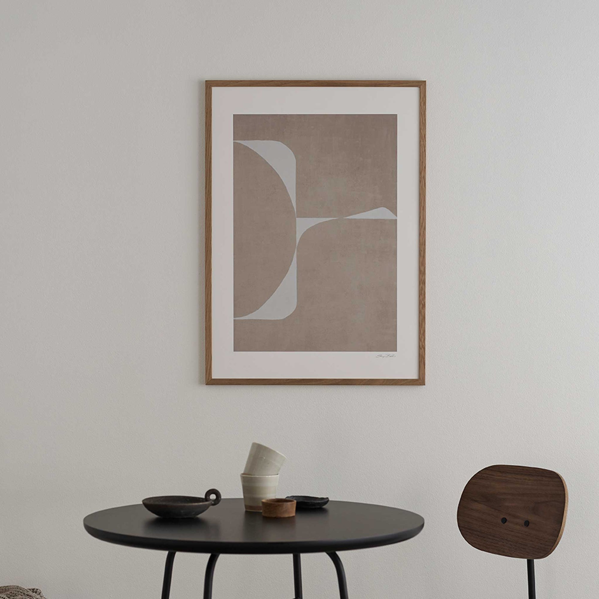 The Poster Club（ポスタークラブ）は、デンマーク・コペンハーゲンを拠点とするオンラインショップで、北欧デザインの高品質なポスターやアートプリントを専門に取り扱っています。新進気鋭の若手アーティストから世界的に活躍する作家まで、多彩なラインナップが魅力。北欧のライフスタイル、ファッション、インテリアデザインのトレンドを取り入れたミニマルで洗練された作品は、シンプルで上質な空間に自然と溶け込みます。ナチュラルインテリアや韓国風の部屋づくり、和モダンテイストにも調和し、アートを取り入れた暮らしを提案。世界中のインテリア雑誌やデザインメディアにも多数掲載されており、感度の高いユーザーからも厚い信頼を集めています。The Poster Clubは、アートプリントを通して日常に美とインスピレーションを届ける、北欧インテリア好きにおすすめのブランドです。