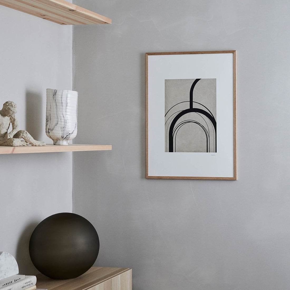 The Poster Club（ポスタークラブ）は、デンマーク・コペンハーゲンを拠点とするオンラインショップで、北欧デザインの高品質なポスターやアートプリントを専門に取り扱っています。新進気鋭の若手アーティストから世界的に活躍する作家まで、多彩なラインナップが魅力。北欧のライフスタイル、ファッション、インテリアデザインのトレンドを取り入れたミニマルで洗練された作品は、シンプルで上質な空間に自然と溶け込みます。ナチュラルインテリアや韓国風の部屋づくり、和モダンテイストにも調和し、アートを取り入れた暮らしを提案。世界中のインテリア雑誌やデザインメディアにも多数掲載されており、感度の高いユーザーからも厚い信頼を集めています。The Poster Clubは、アートプリントを通して日常に美とインスピレーションを届ける、北欧インテリア好きにおすすめのブランドです。