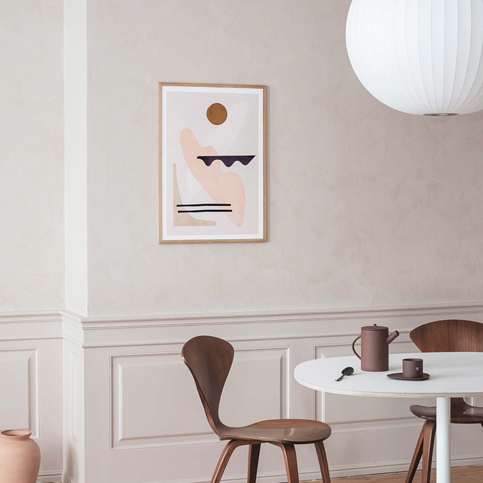 The Poster Club（ポスタークラブ）は、デンマーク・コペンハーゲンを拠点とするオンラインショップで、北欧デザインの高品質なポスターやアートプリントを専門に取り扱っています。新進気鋭の若手アーティストから世界的に活躍する作家まで、多彩なラインナップが魅力。北欧のライフスタイル、ファッション、インテリアデザインのトレンドを取り入れたミニマルで洗練された作品は、シンプルで上質な空間に自然と溶け込みます。ナチュラルインテリアや韓国風の部屋づくり、和モダンテイストにも調和し、アートを取り入れた暮らしを提案。世界中のインテリア雑誌やデザインメディアにも多数掲載されており、感度の高いユーザーからも厚い信頼を集めています。The Poster Clubは、アートプリントを通して日常に美とインスピレーションを届ける、北欧インテリア好きにおすすめのブランドです。