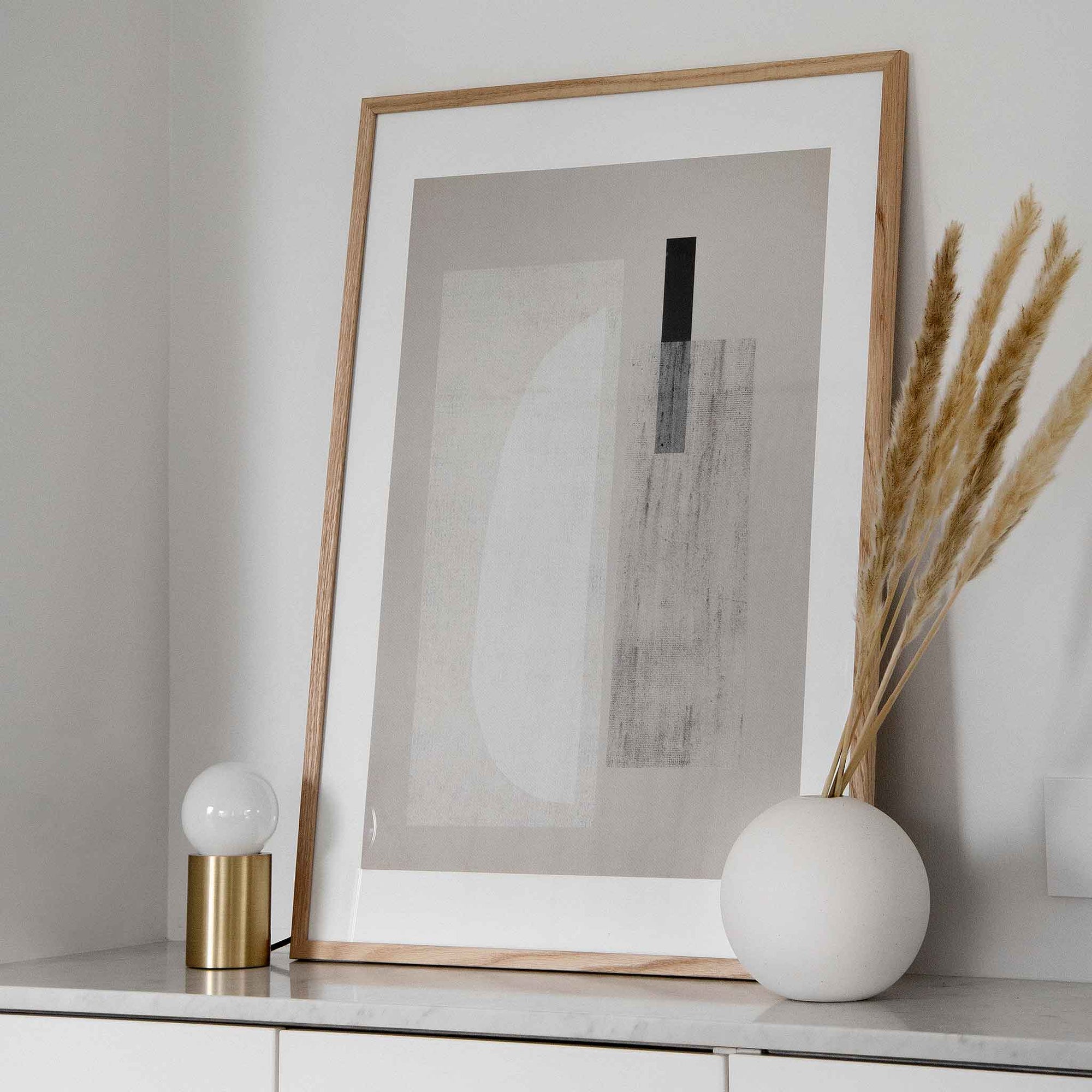 The Poster Club（ポスタークラブ）は、デンマーク・コペンハーゲンを拠点とするオンラインショップで、北欧デザインの高品質なポスターやアートプリントを専門に取り扱っています。新進気鋭の若手アーティストから世界的に活躍する作家まで、多彩なラインナップが魅力。北欧のライフスタイル、ファッション、インテリアデザインのトレンドを取り入れたミニマルで洗練された作品は、シンプルで上質な空間に自然と溶け込みます。ナチュラルインテリアや韓国風の部屋づくり、和モダンテイストにも調和し、アートを取り入れた暮らしを提案。世界中のインテリア雑誌やデザインメディアにも多数掲載されており、感度の高いユーザーからも厚い信頼を集めています。The Poster Clubは、アートプリントを通して日常に美とインスピレーションを届ける、北欧インテリア好きにおすすめのブランドです。