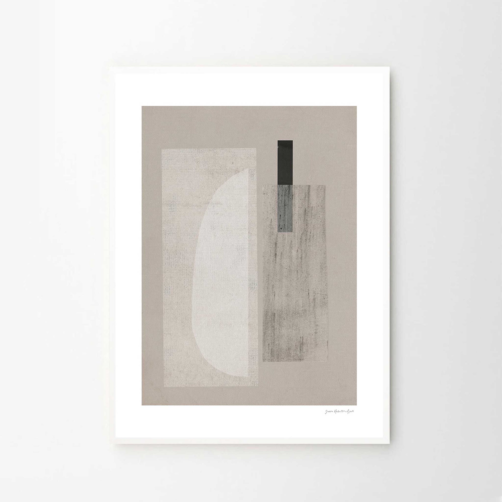 The Poster Club（ポスタークラブ）は、デンマーク・コペンハーゲンを拠点とするオンラインショップで、北欧デザインの高品質なポスターやアートプリントを専門に取り扱っています。新進気鋭の若手アーティストから世界的に活躍する作家まで、多彩なラインナップが魅力。北欧のライフスタイル、ファッション、インテリアデザインのトレンドを取り入れたミニマルで洗練された作品は、シンプルで上質な空間に自然と溶け込みます。ナチュラルインテリアや韓国風の部屋づくり、和モダンテイストにも調和し、アートを取り入れた暮らしを提案。世界中のインテリア雑誌やデザインメディアにも多数掲載されており、感度の高いユーザーからも厚い信頼を集めています。The Poster Clubは、アートプリントを通して日常に美とインスピレーションを届ける、北欧インテリア好きにおすすめのブランドです。