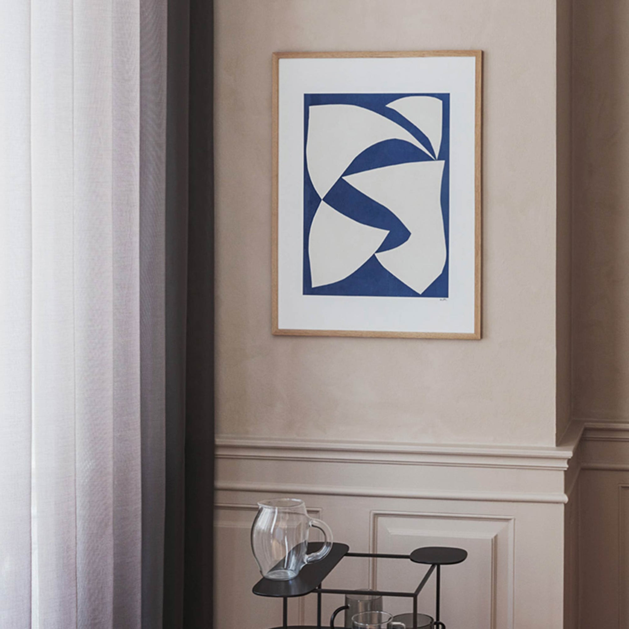 The Poster Club（ポスタークラブ）は、デンマーク・コペンハーゲンを拠点とするオンラインショップで、北欧デザインの高品質なポスターやアートプリントを専門に取り扱っています。新進気鋭の若手アーティストから世界的に活躍する作家まで、多彩なラインナップが魅力。北欧のライフスタイル、ファッション、インテリアデザインのトレンドを取り入れたミニマルで洗練された作品は、シンプルで上質な空間に自然と溶け込みます。ナチュラルインテリアや韓国風の部屋づくり、和モダンテイストにも調和し、アートを取り入れた暮らしを提案。世界中のインテリア雑誌やデザインメディアにも多数掲載されており、感度の高いユーザーからも厚い信頼を集めています。The Poster Clubは、アートプリントを通して日常に美とインスピレーションを届ける、北欧インテリア好きにおすすめのブランドです。