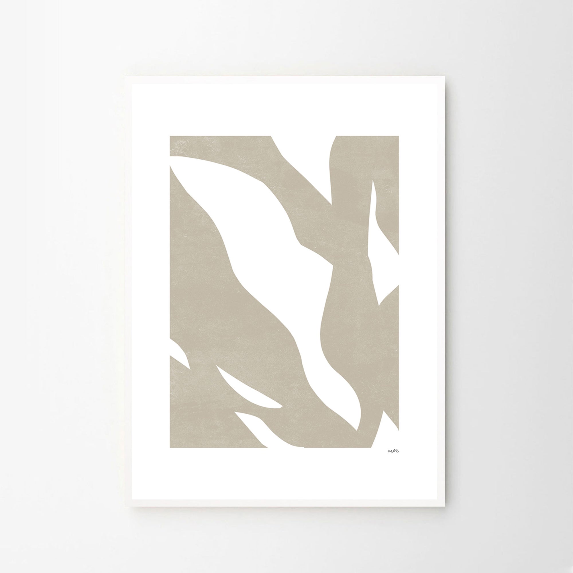 The Poster Club（ポスタークラブ）は、デンマーク・コペンハーゲンを拠点とするオンラインショップで、北欧デザインの高品質なポスターやアートプリントを専門に取り扱っています。新進気鋭の若手アーティストから世界的に活躍する作家まで、多彩なラインナップが魅力。北欧のライフスタイル、ファッション、インテリアデザインのトレンドを取り入れたミニマルで洗練された作品は、シンプルで上質な空間に自然と溶け込みます。ナチュラルインテリアや韓国風の部屋づくり、和モダンテイストにも調和し、アートを取り入れた暮らしを提案。世界中のインテリア雑誌やデザインメディアにも多数掲載されており、感度の高いユーザーからも厚い信頼を集めています。The Poster Clubは、アートプリントを通して日常に美とインスピレーションを届ける、北欧インテリア好きにおすすめのブランドです。