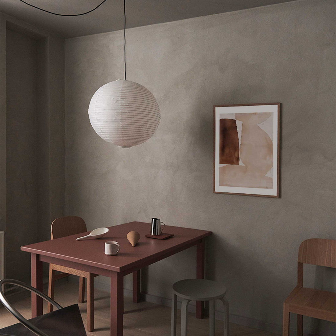 The Poster Club（ポスタークラブ）は、デンマーク・コペンハーゲンを拠点とするオンラインショップで、北欧デザインの高品質なポスターやアートプリントを専門に取り扱っています。新進気鋭の若手アーティストから世界的に活躍する作家まで、多彩なラインナップが魅力。北欧のライフスタイル、ファッション、インテリアデザインのトレンドを取り入れたミニマルで洗練された作品は、シンプルで上質な空間に自然と溶け込みます。ナチュラルインテリアや韓国風の部屋づくり、和モダンテイストにも調和し、アートを取り入れた暮らしを提案。世界中のインテリア雑誌やデザインメディアにも多数掲載されており、感度の高いユーザーからも厚い信頼を集めています。The Poster Clubは、アートプリントを通して日常に美とインスピレーションを届ける、北欧インテリア好きにおすすめのブランドです。