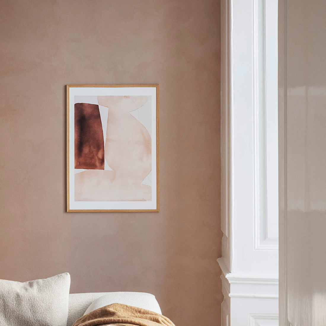 The Poster Club（ポスタークラブ）は、デンマーク・コペンハーゲンを拠点とするオンラインショップで、北欧デザインの高品質なポスターやアートプリントを専門に取り扱っています。新進気鋭の若手アーティストから世界的に活躍する作家まで、多彩なラインナップが魅力。北欧のライフスタイル、ファッション、インテリアデザインのトレンドを取り入れたミニマルで洗練された作品は、シンプルで上質な空間に自然と溶け込みます。ナチュラルインテリアや韓国風の部屋づくり、和モダンテイストにも調和し、アートを取り入れた暮らしを提案。世界中のインテリア雑誌やデザインメディアにも多数掲載されており、感度の高いユーザーからも厚い信頼を集めています。The Poster Clubは、アートプリントを通して日常に美とインスピレーションを届ける、北欧インテリア好きにおすすめのブランドです。