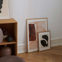 The Poster Club（ポスタークラブ）は、デンマーク・コペンハーゲンを拠点とするオンラインショップで、北欧デザインの高品質なポスターやアートプリントを専門に取り扱っています。新進気鋭の若手アーティストから世界的に活躍する作家まで、多彩なラインナップが魅力。北欧のライフスタイル、ファッション、インテリアデザインのトレンドを取り入れたミニマルで洗練された作品は、シンプルで上質な空間に自然と溶け込みます。ナチュラルインテリアや韓国風の部屋づくり、和モダンテイストにも調和し、アートを取り入れた暮らしを提案。世界中のインテリア雑誌やデザインメディアにも多数掲載されており、感度の高いユーザーからも厚い信頼を集めています。The Poster Clubは、アートプリントを通して日常に美とインスピレーションを届ける、北欧インテリア好きにおすすめのブランドです。